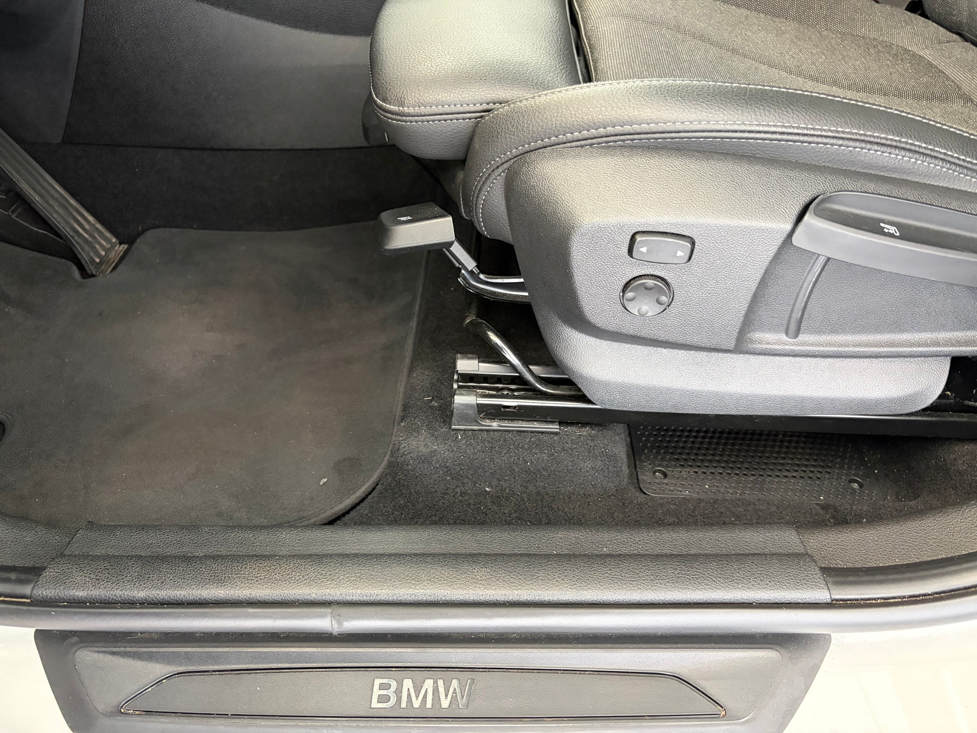 BMW 220d xDrive Gran Tourer | CH Fzg. | Driving Assistant Plus | Kamera | LED Scheinw. | HeadUp | Sportsitze |-image-20