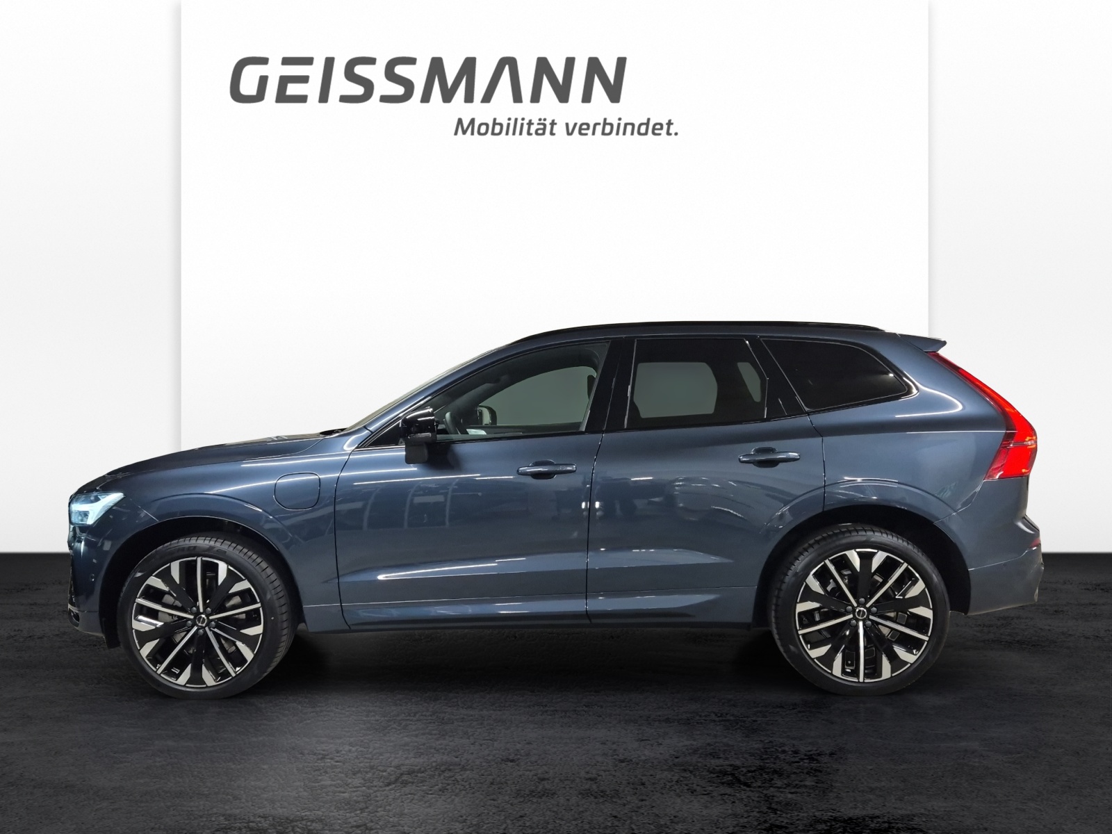 VOLVO XC60 2.0 T8 TE Ultra Dark eAWD-showroom-element-2