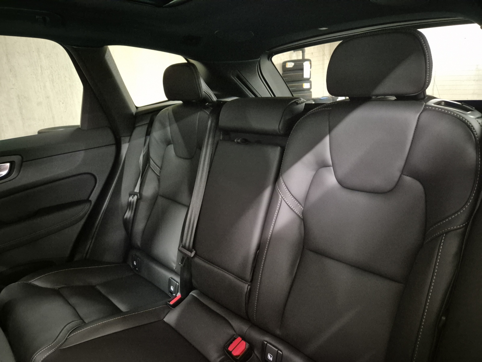 VOLVO XC60 2.0 T8 TE Ultra Dark eAWD-image-11