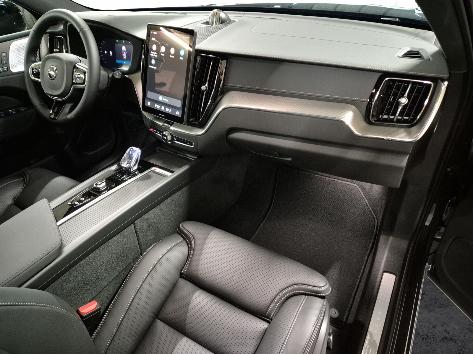 VOLVO XC60 2.0 T8 TE Ultra Dark eAWD-image-14