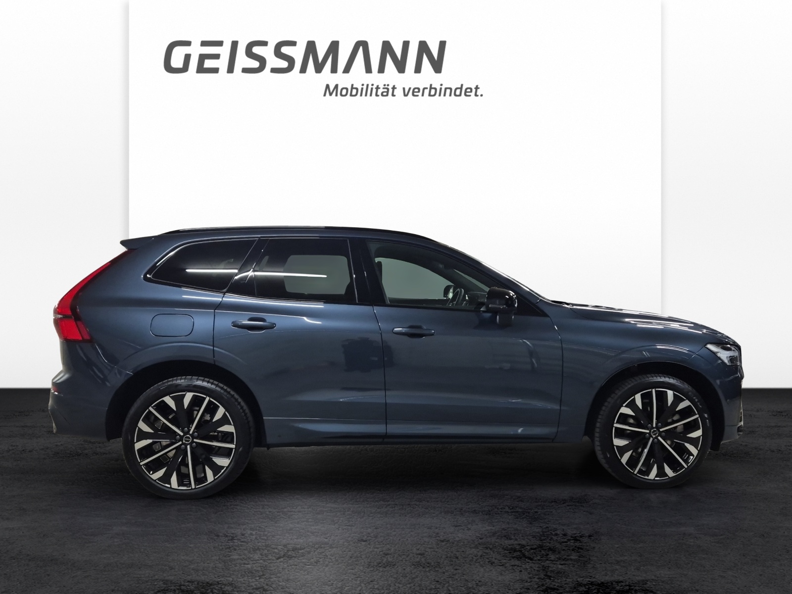 VOLVO XC60 2.0 T8 TE Ultra Dark eAWD-showroom-element-3