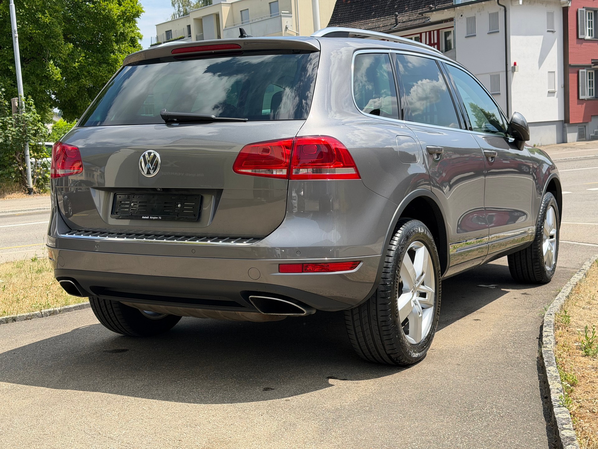 VW Touareg 4.2 TDI Tiptronic AHK 3500 Kg-image-3