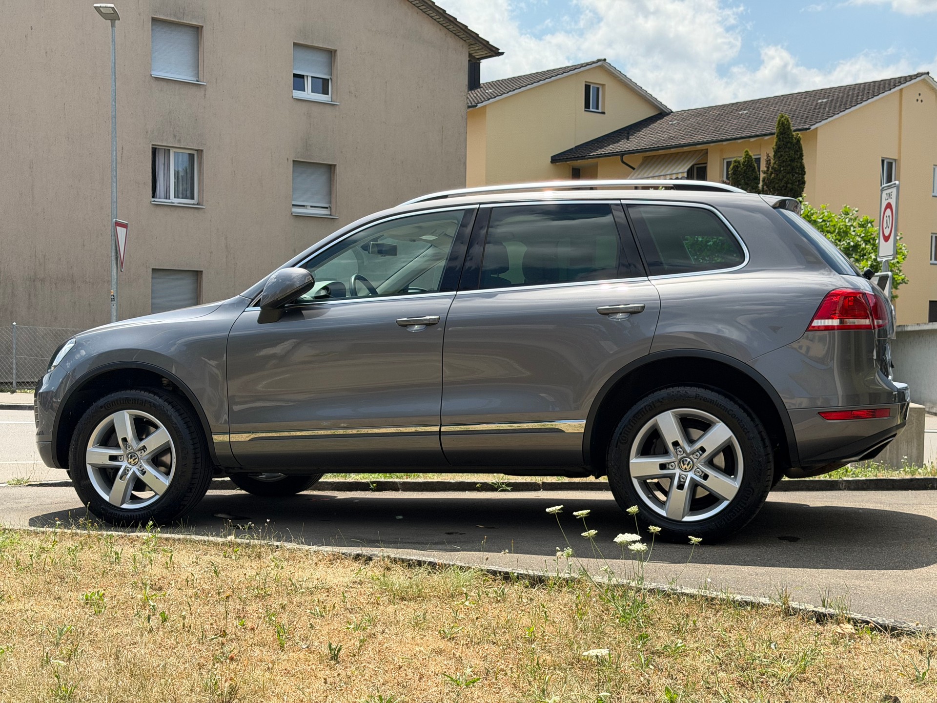VW Touareg 4.2 TDI Tiptronic AHK 3500 Kg-image-2