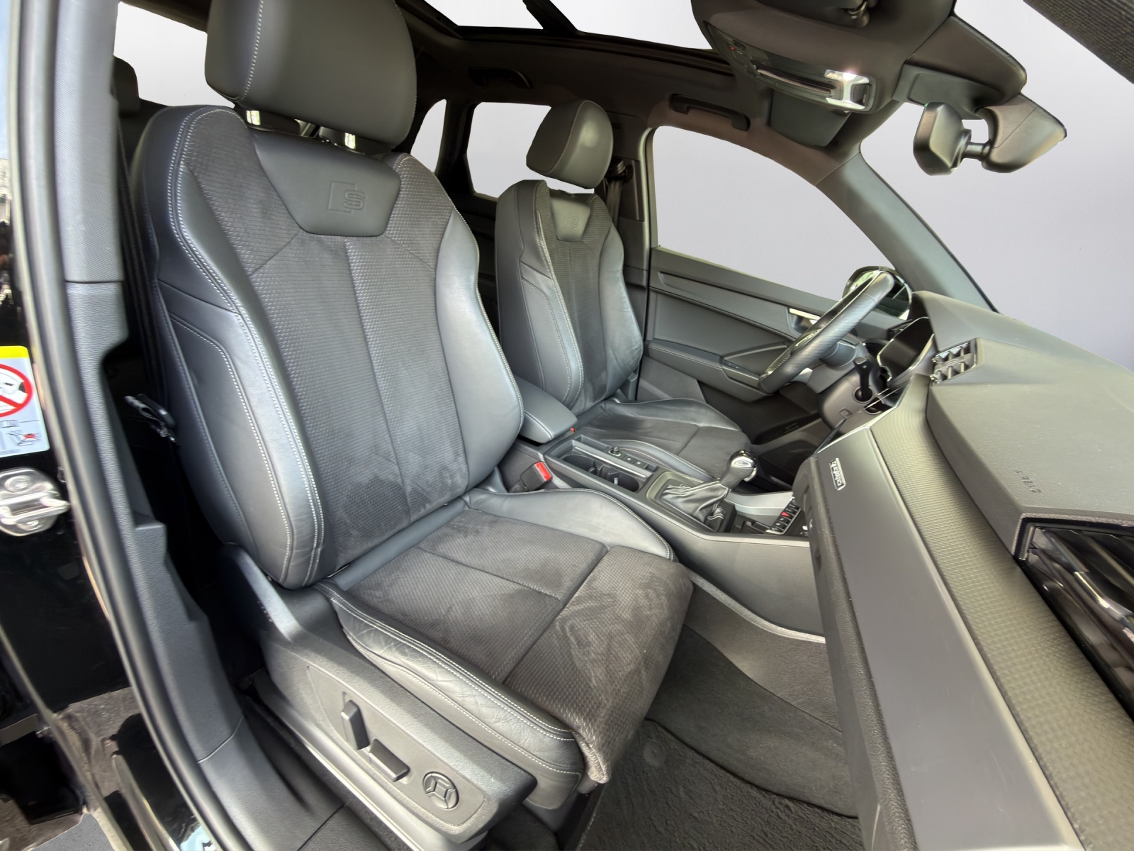 AUDI Q3 45 TFSI quattro S-tronic-image-11