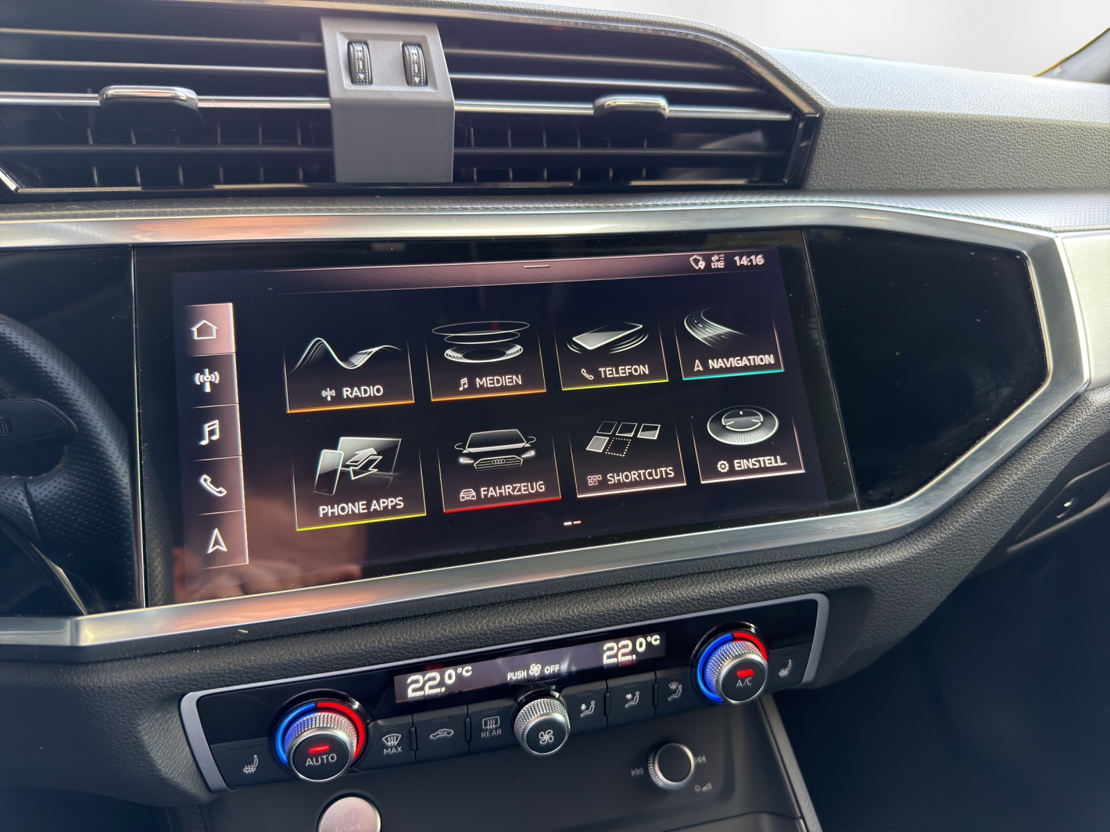 AUDI Q3 45 TFSI quattro S-tronic-image-8