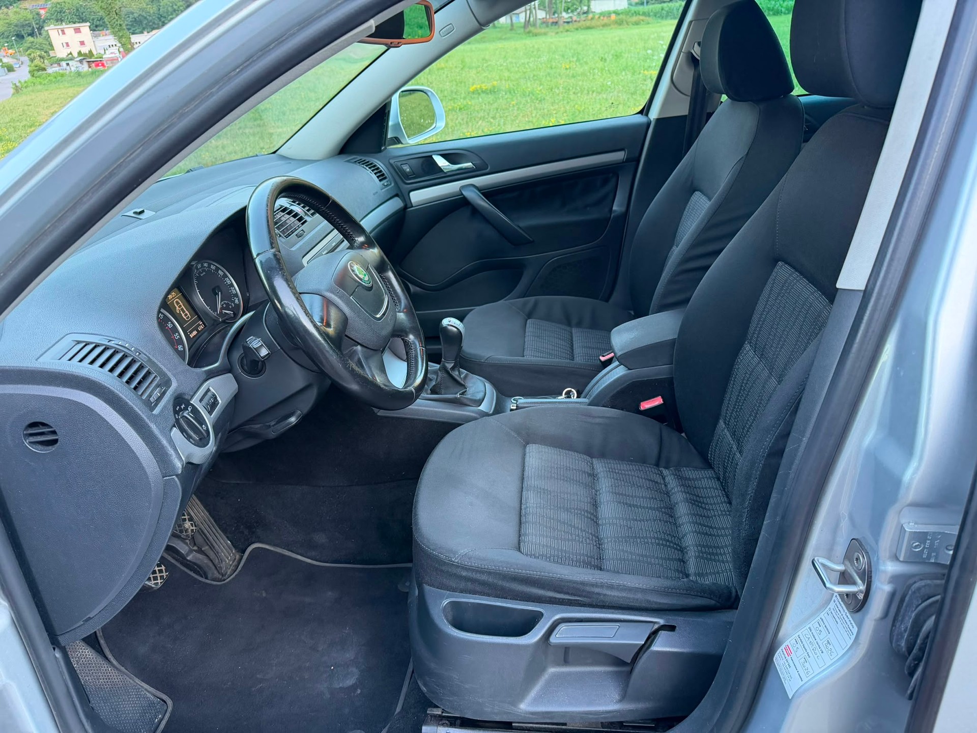 SKODA Octavia Combi 1.9 TDI 4x4-image-6