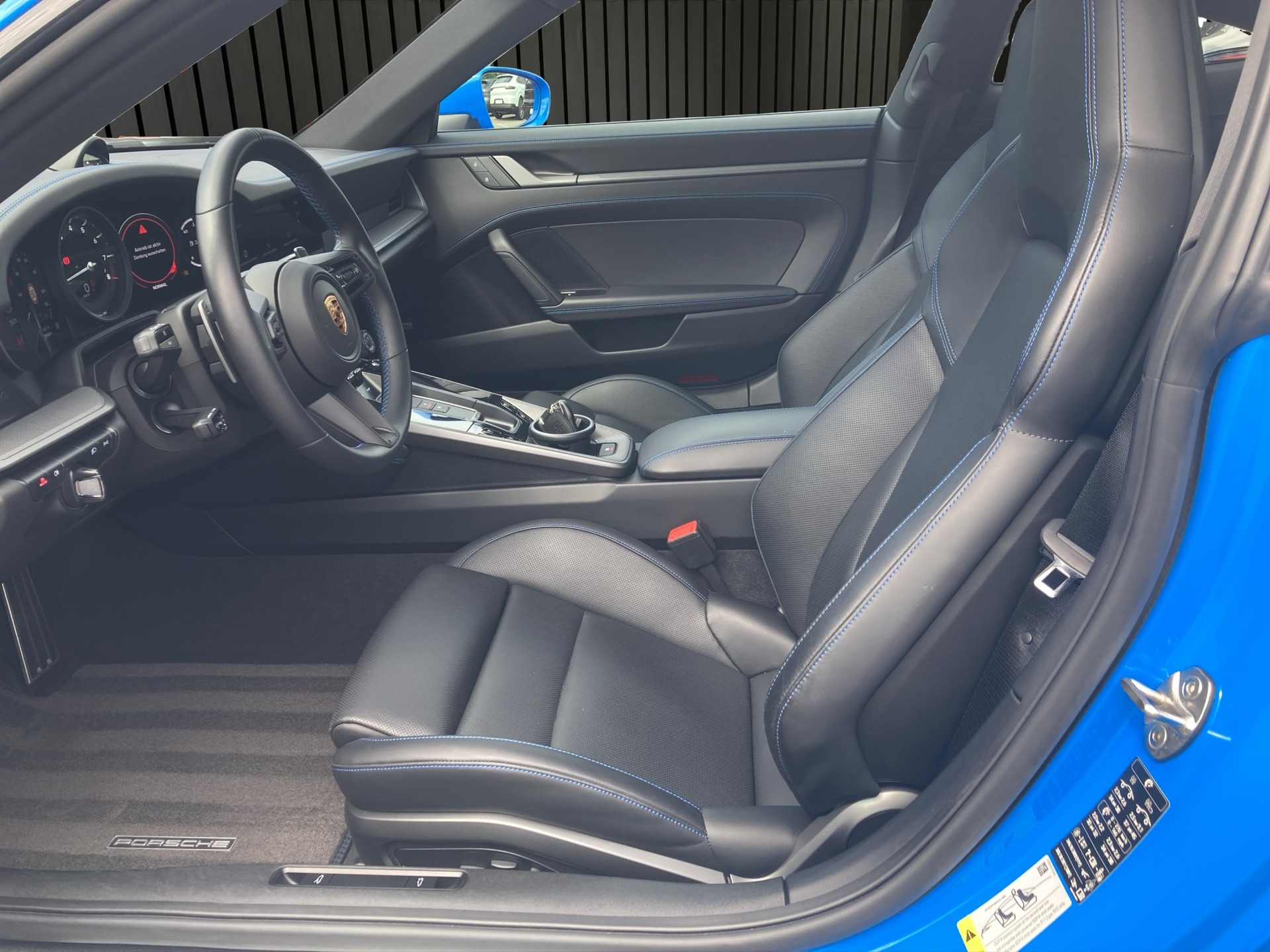 PORSCHE 911 Carrera S-image-8