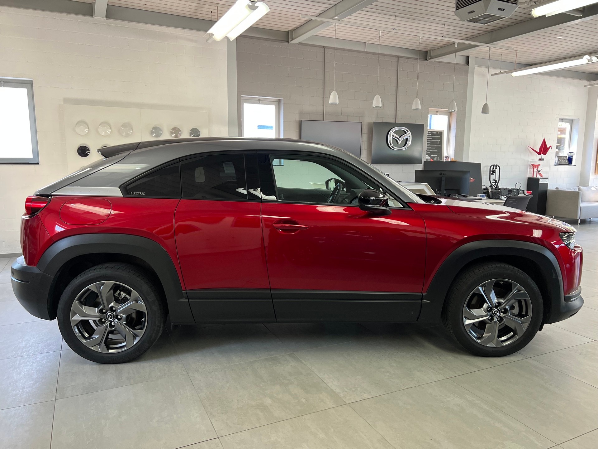 MAZDA MX-30 e-Skyactiv Revolution-image-13