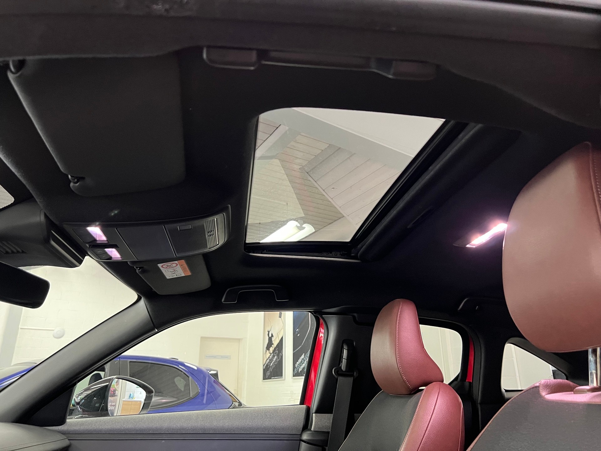 MAZDA MX-30 e-Skyactiv Revolution-image-11