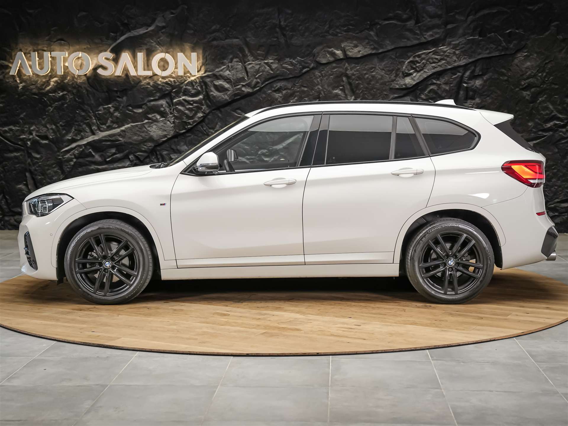 BMW X1 xDrive 18d M Sport Steptronic *CH Auto*El. Sitze mit Memory*-image-1