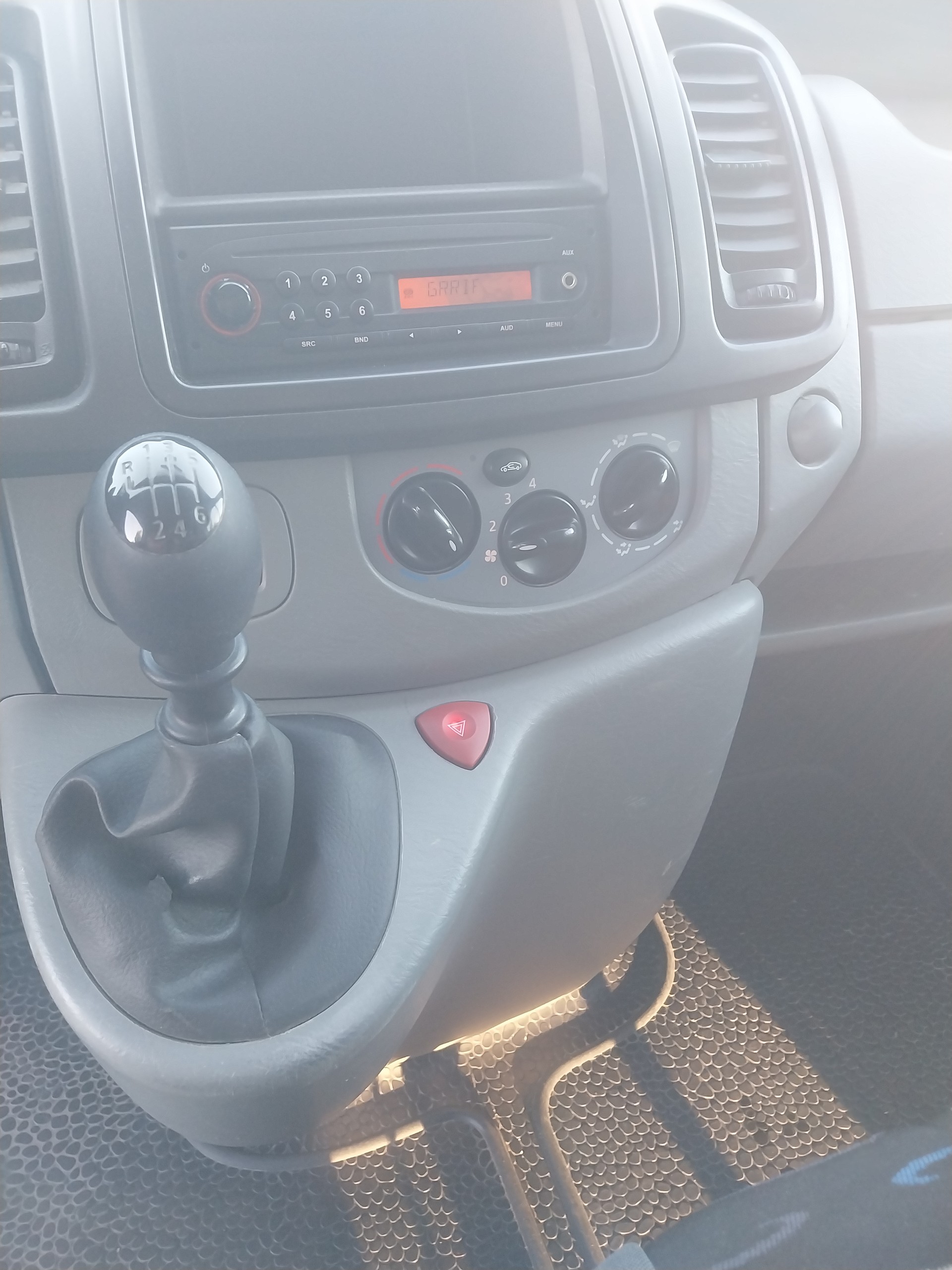 RENAULT Trafic 2.0 dCi 90 2.7t L1H1-image-8