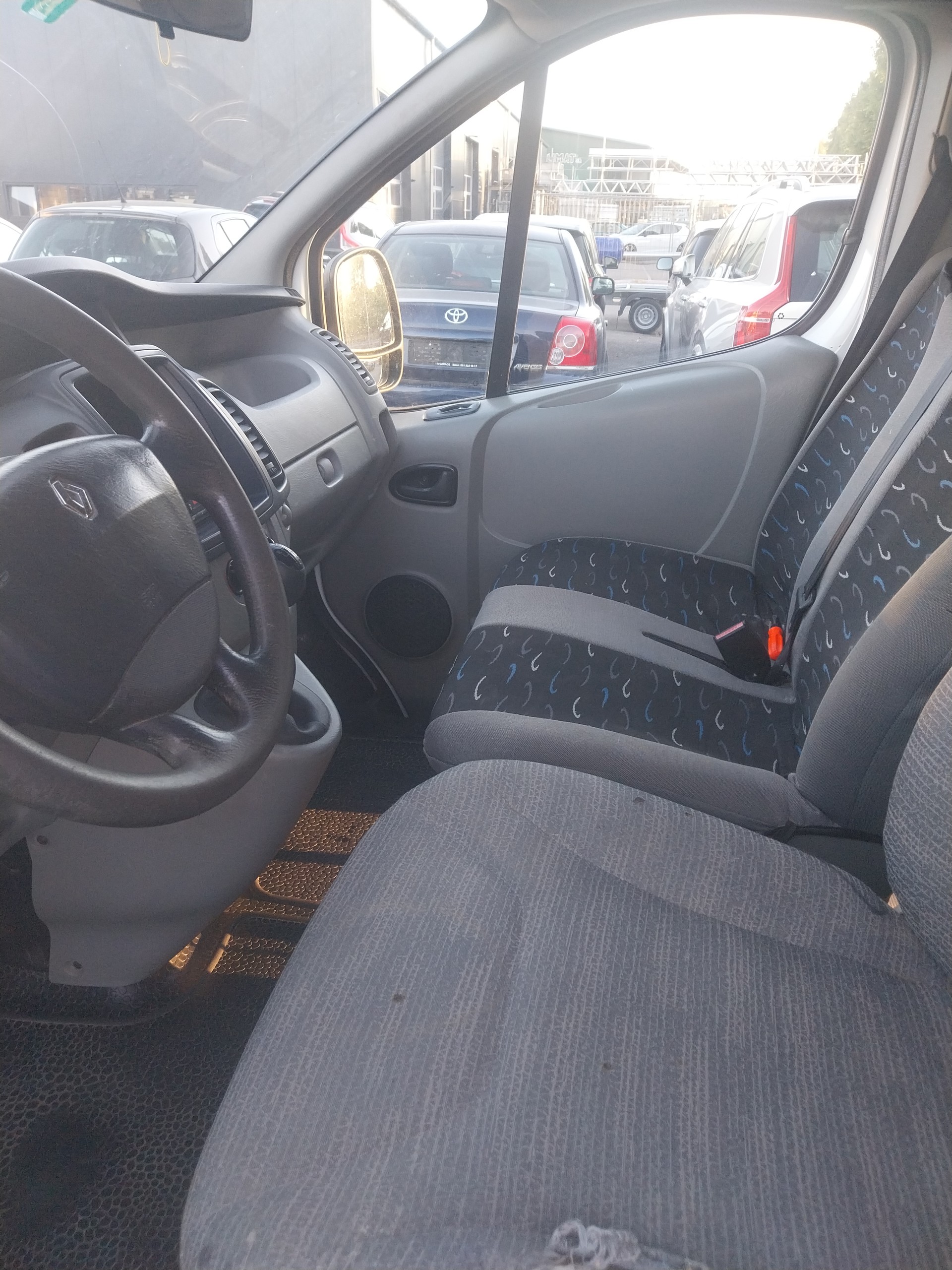 RENAULT Trafic 2.0 dCi 90 2.7t L1H1-image-7