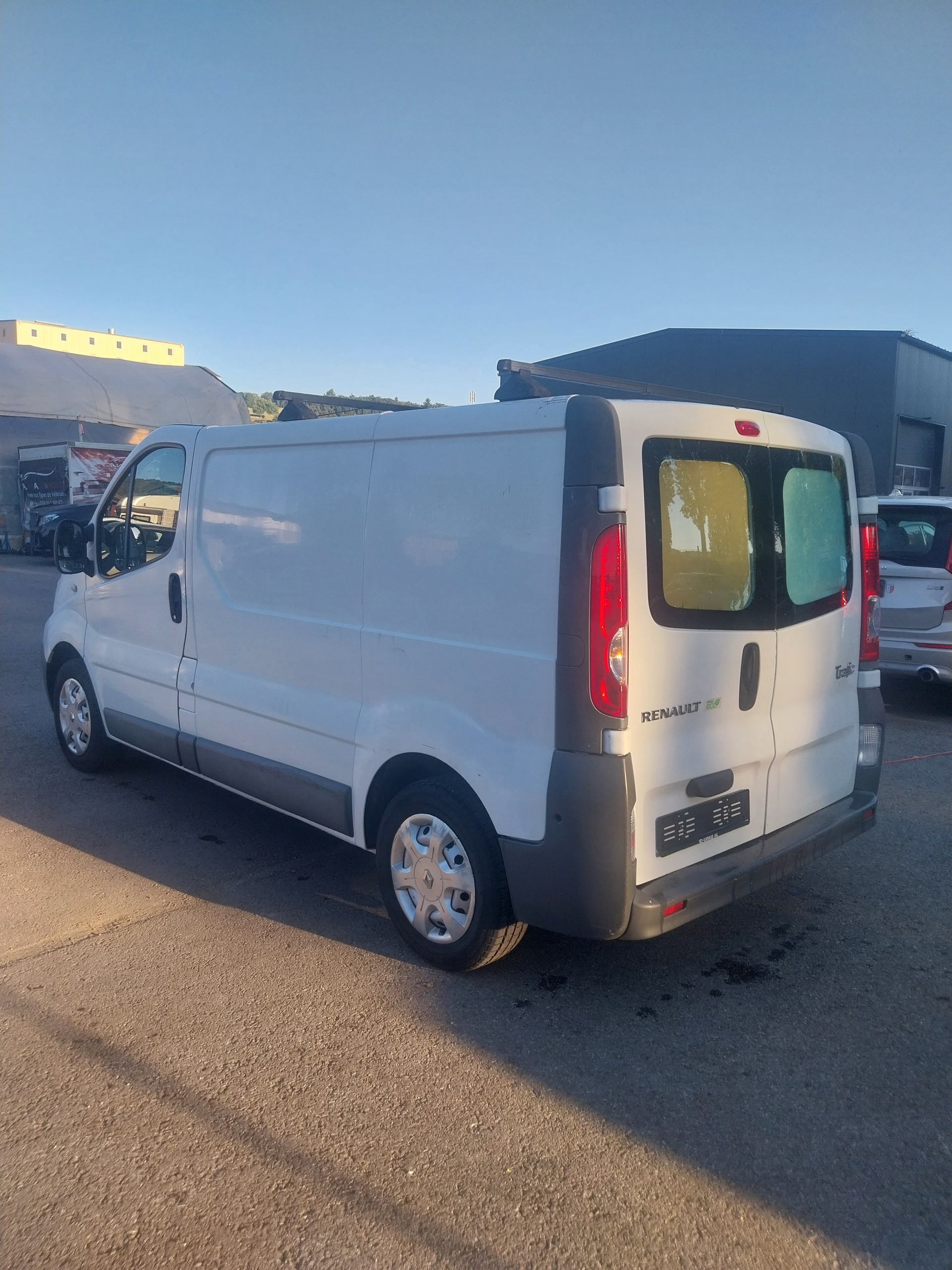 RENAULT Trafic 2.0 dCi 90 2.7t L1H1-image-3