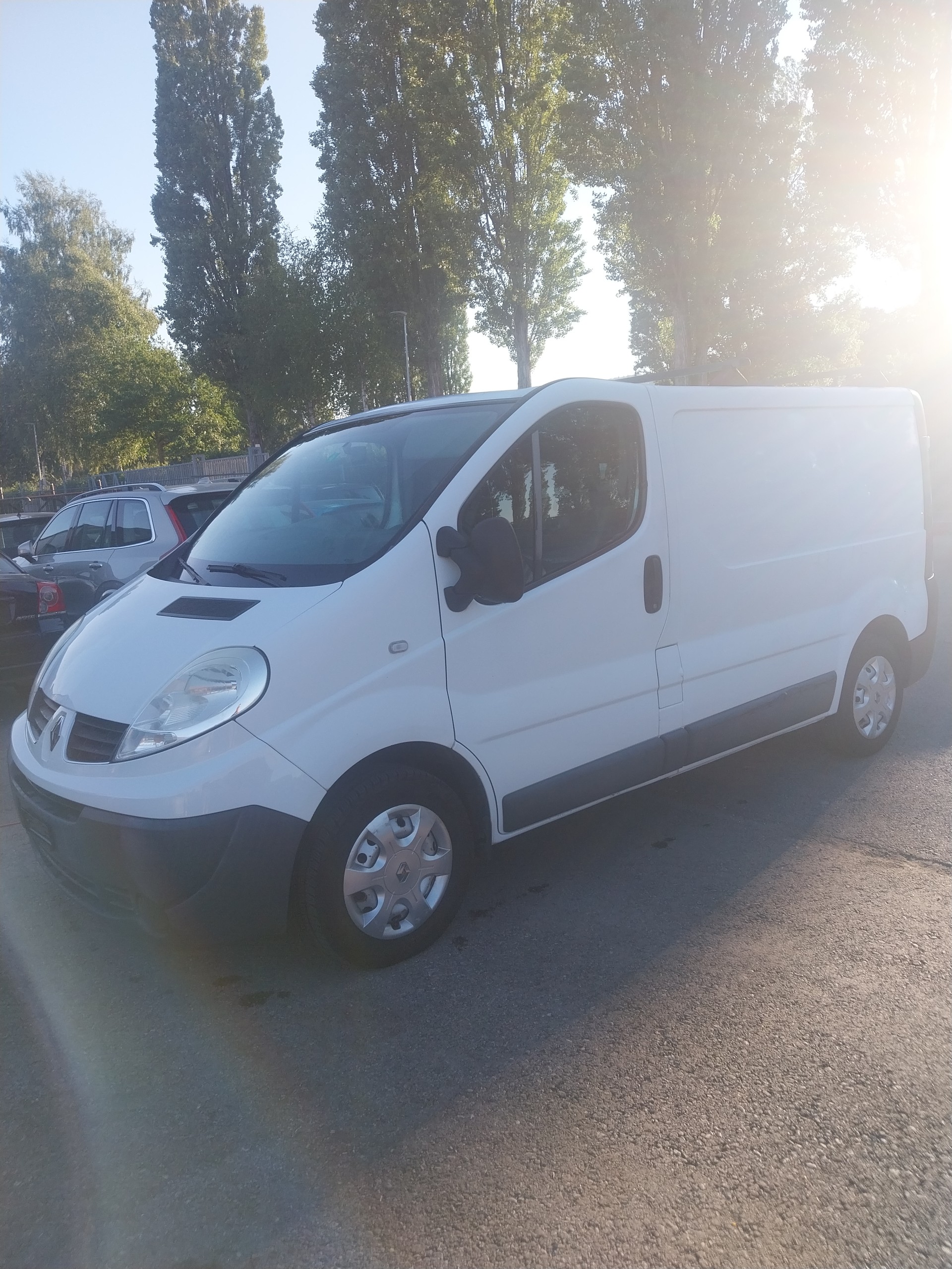 RENAULT Trafic 2.0 dCi 90 2.7t L1H1-image-2