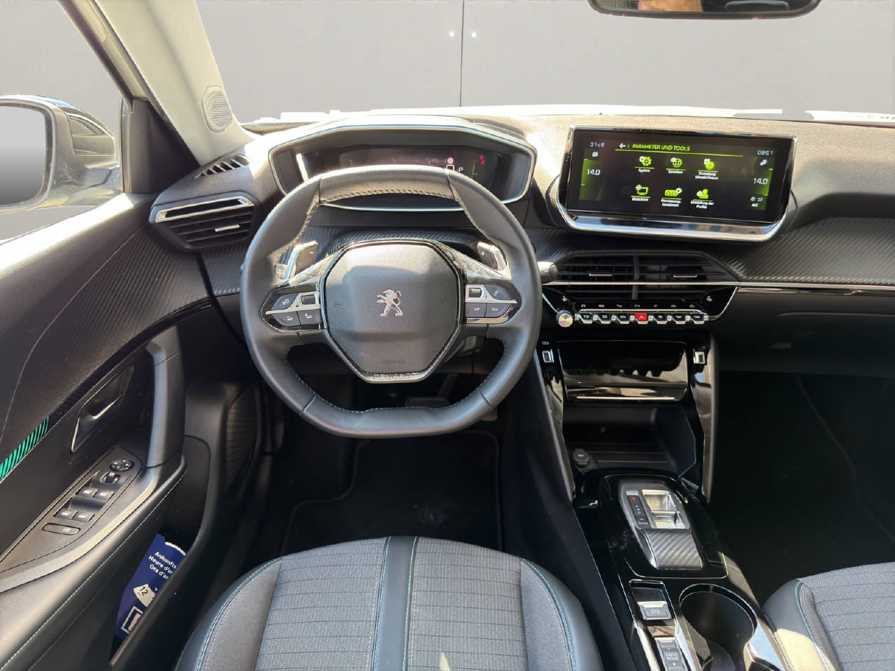 PEUGEOT 2008 1.2 PureTech 130 Allure Pack-image-4
