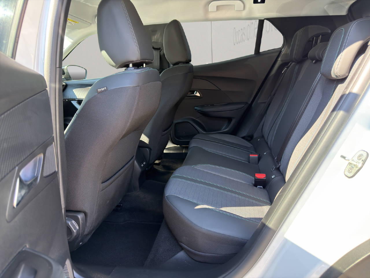 PEUGEOT 2008 1.2 PureTech 130 Allure Pack-image-9