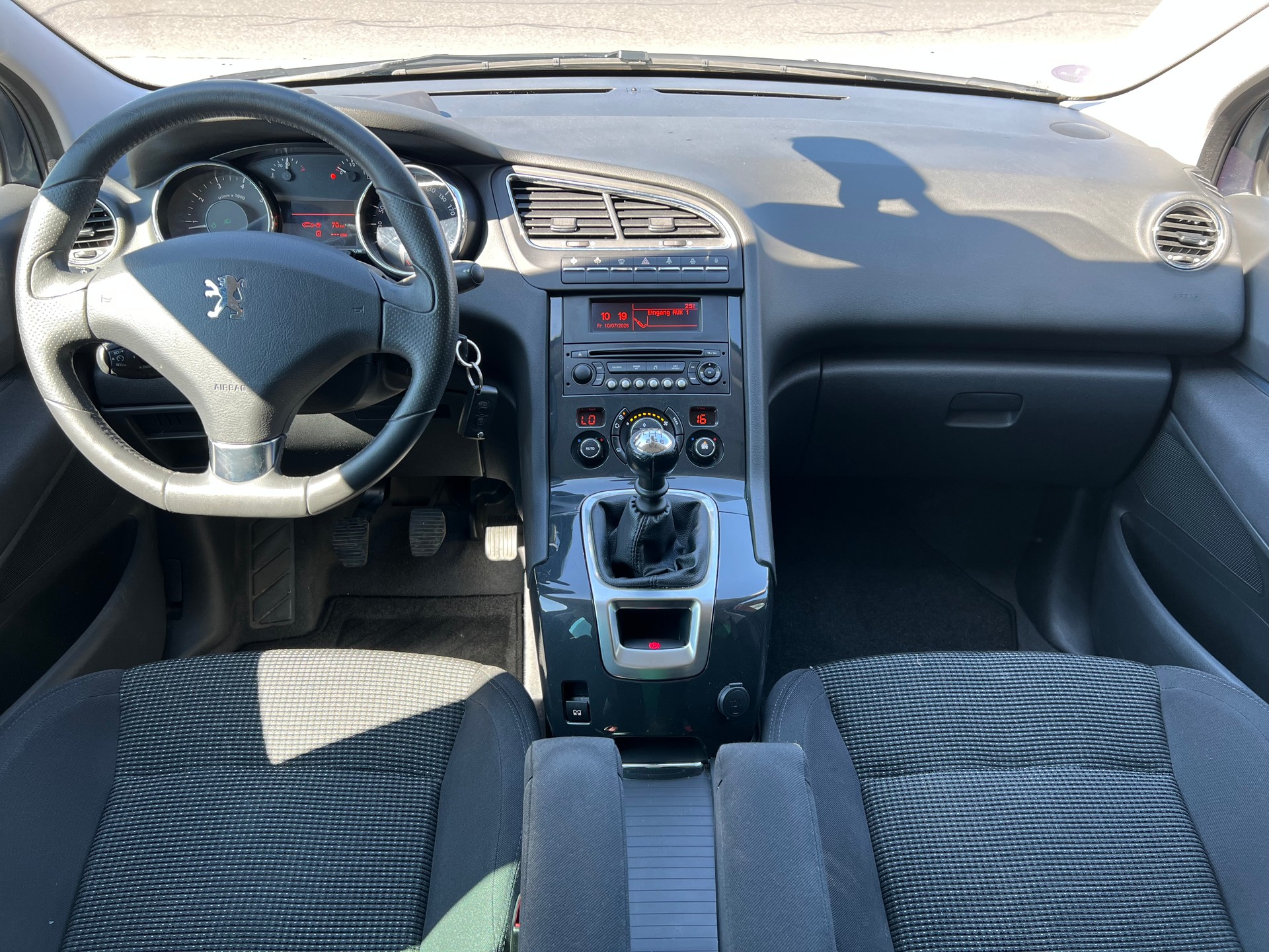 PEUGEOT 5008 1.6 16V T Sport Pack-image-13