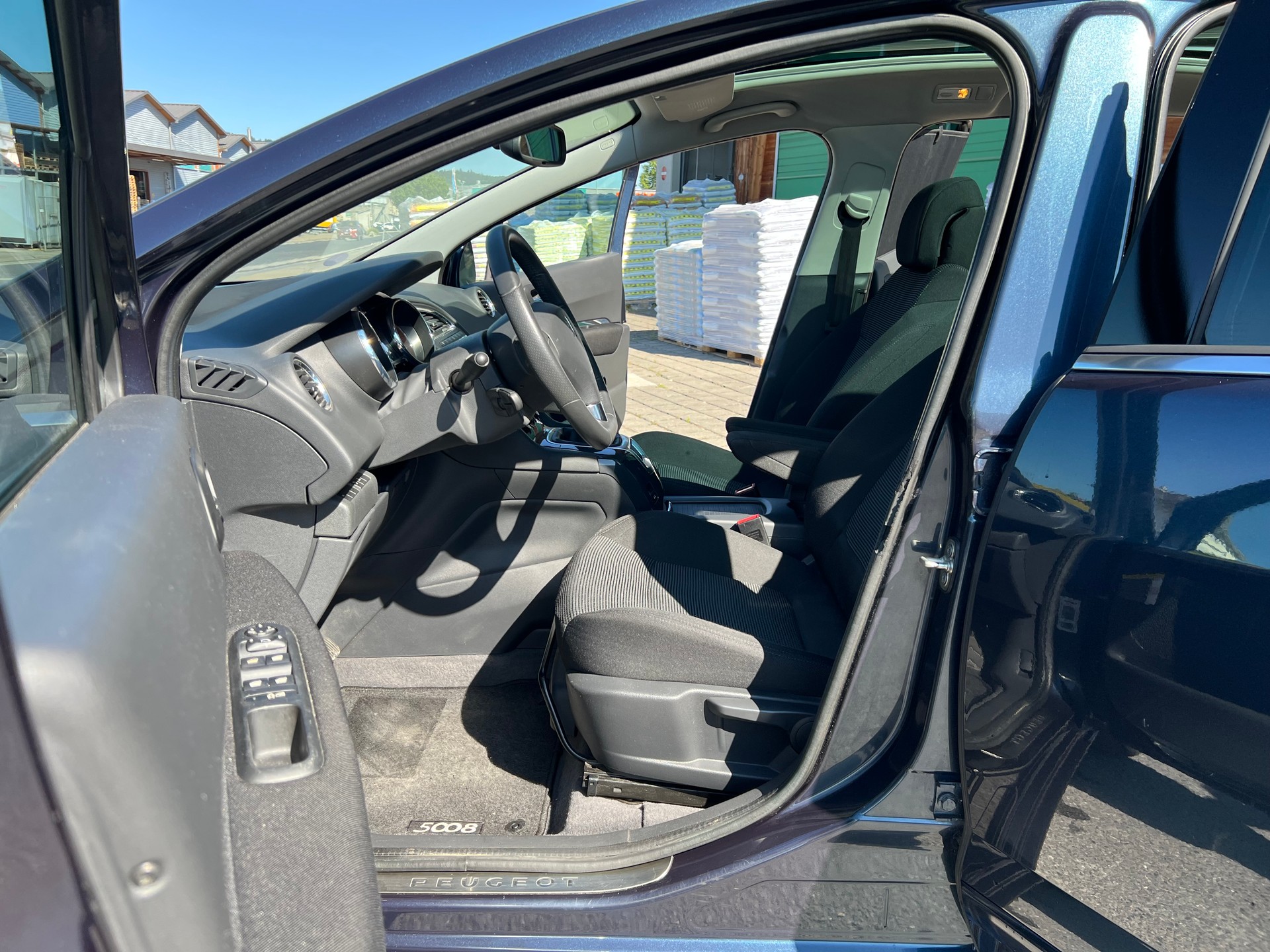 PEUGEOT 5008 1.6 16V T Sport Pack-image-7