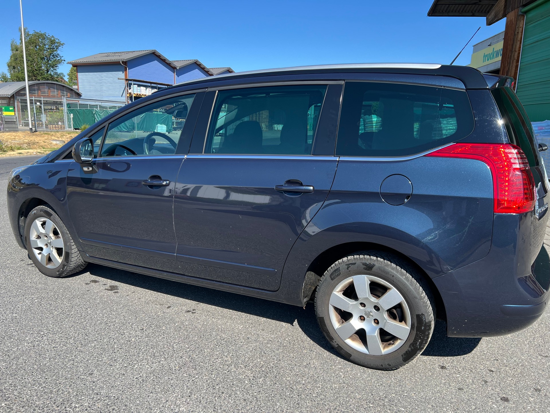PEUGEOT 5008 1.6 16V T Sport Pack-image-3