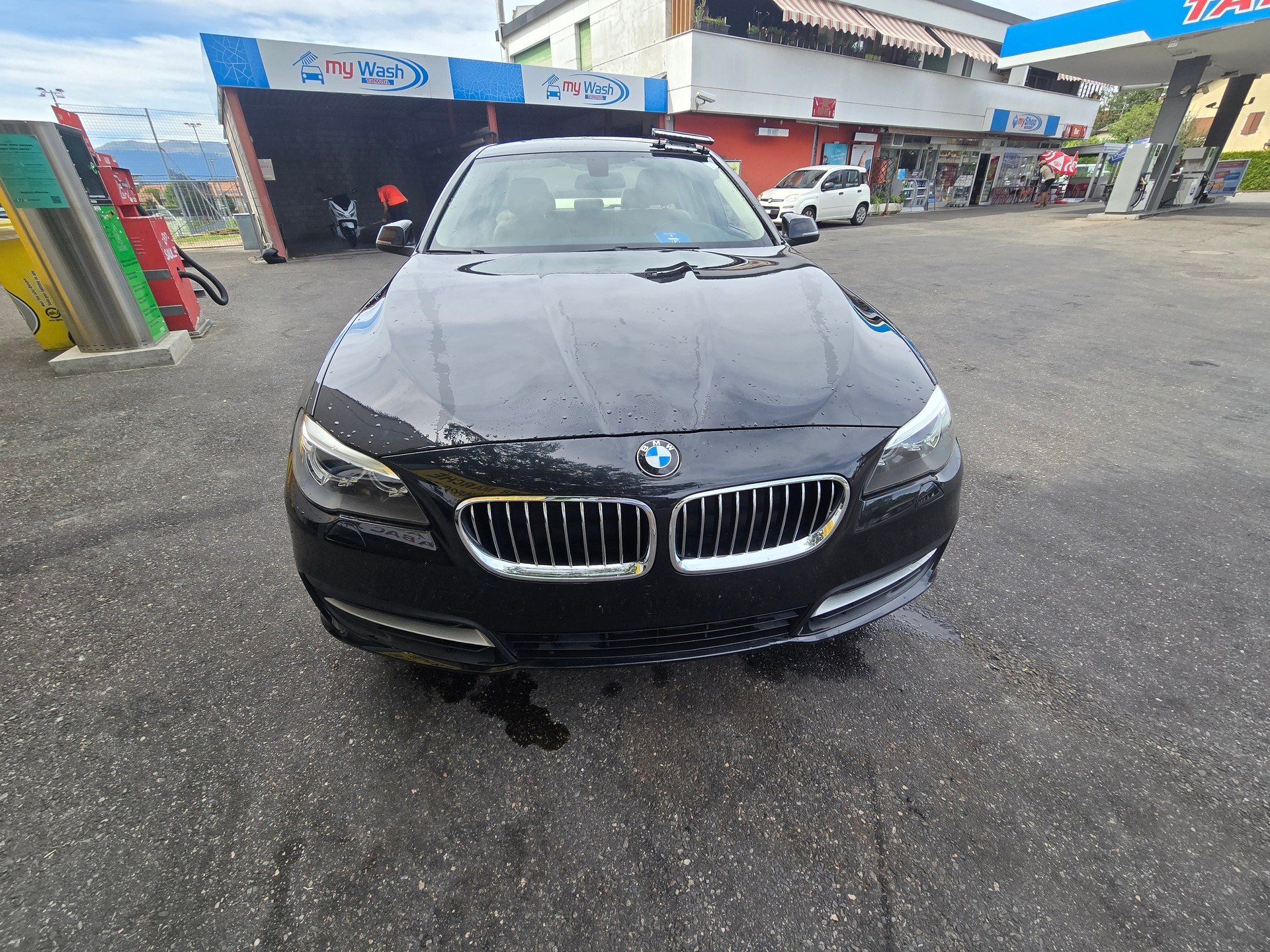 BMW 520i Luxury Line-image-2