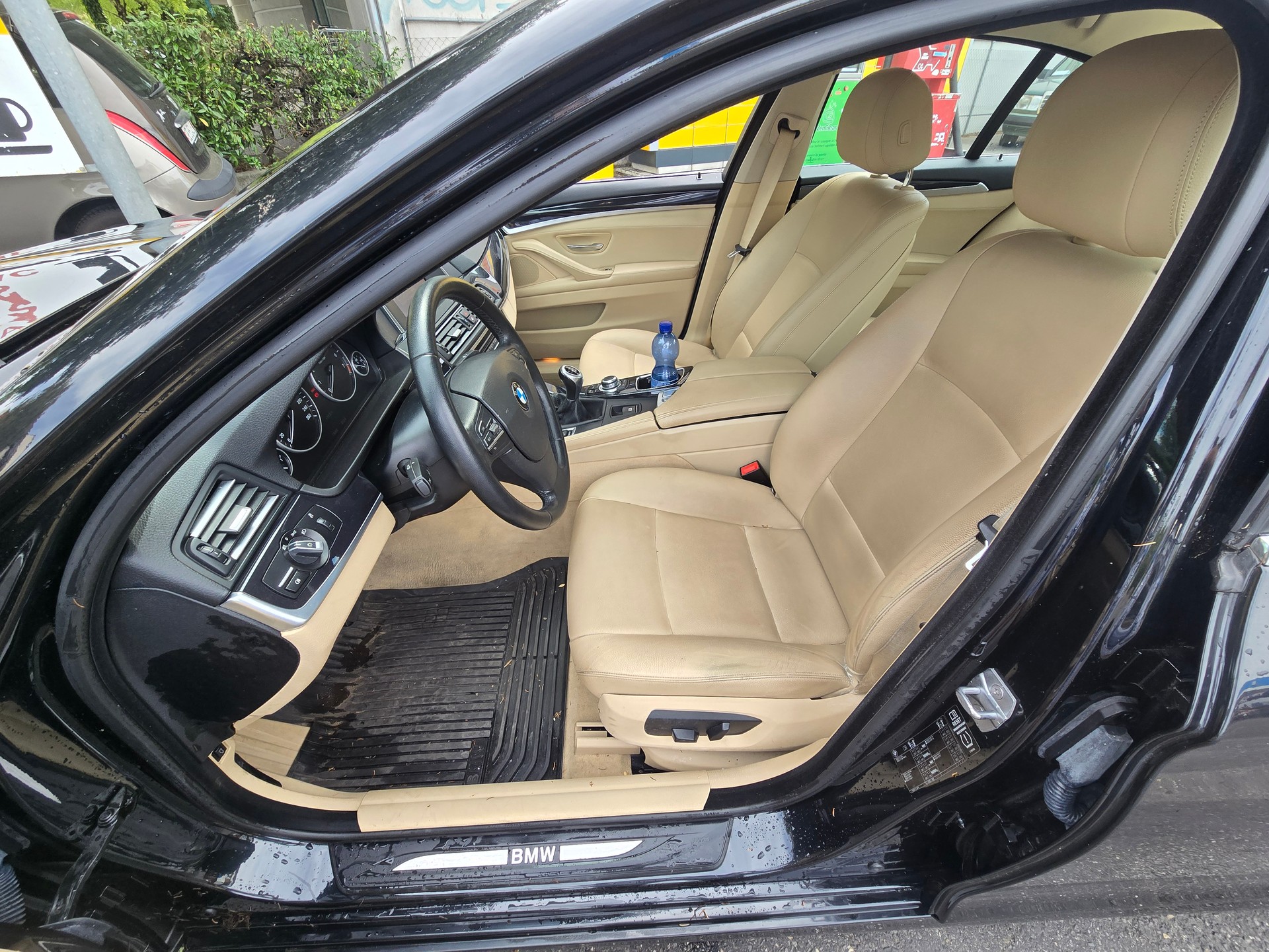 BMW 520i Luxury Line-image-9