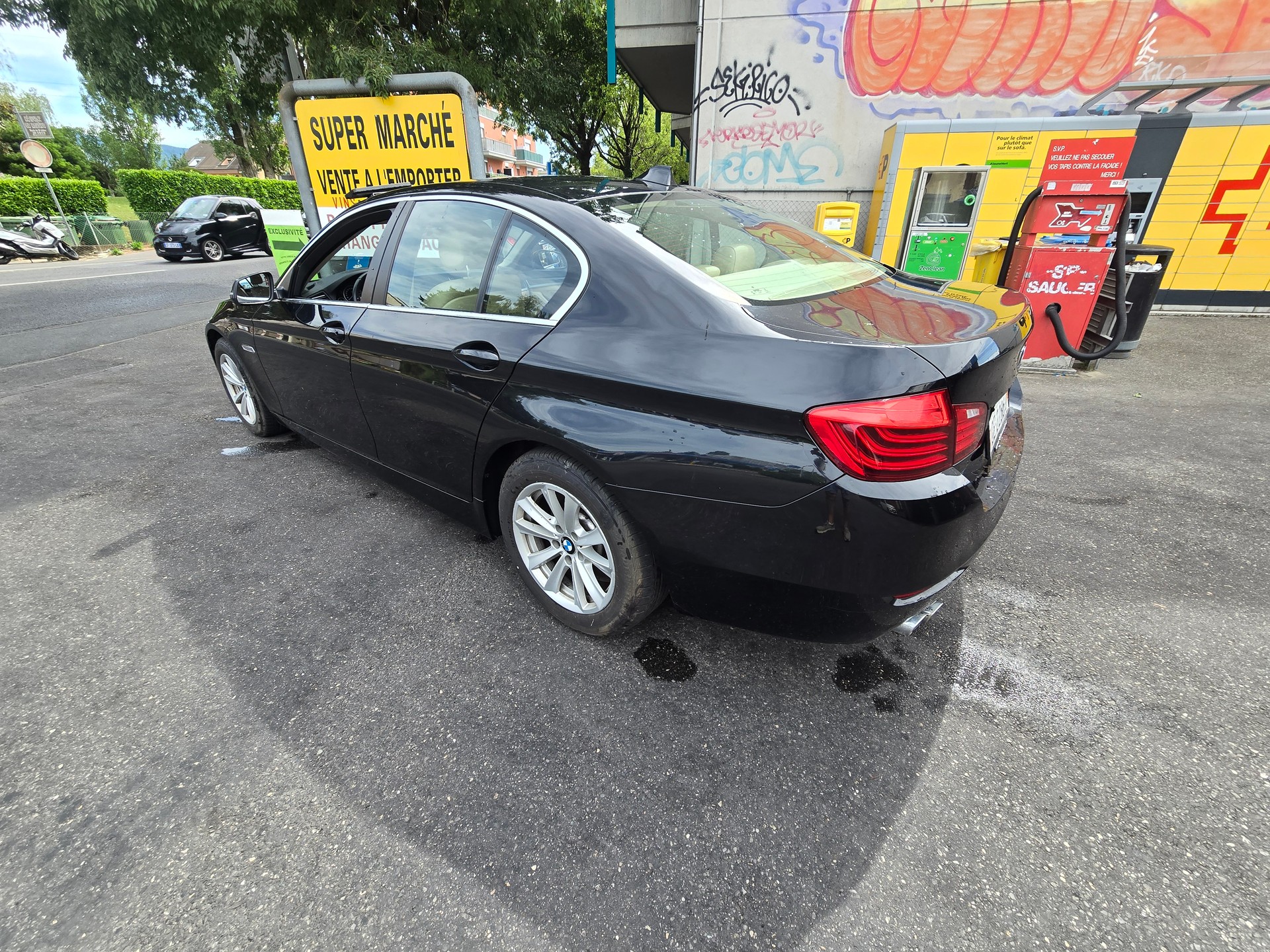 BMW 520i Luxury Line-image-10
