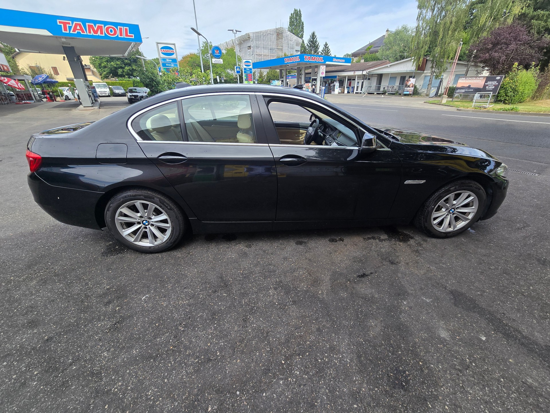 BMW 520i Luxury Line-image-1