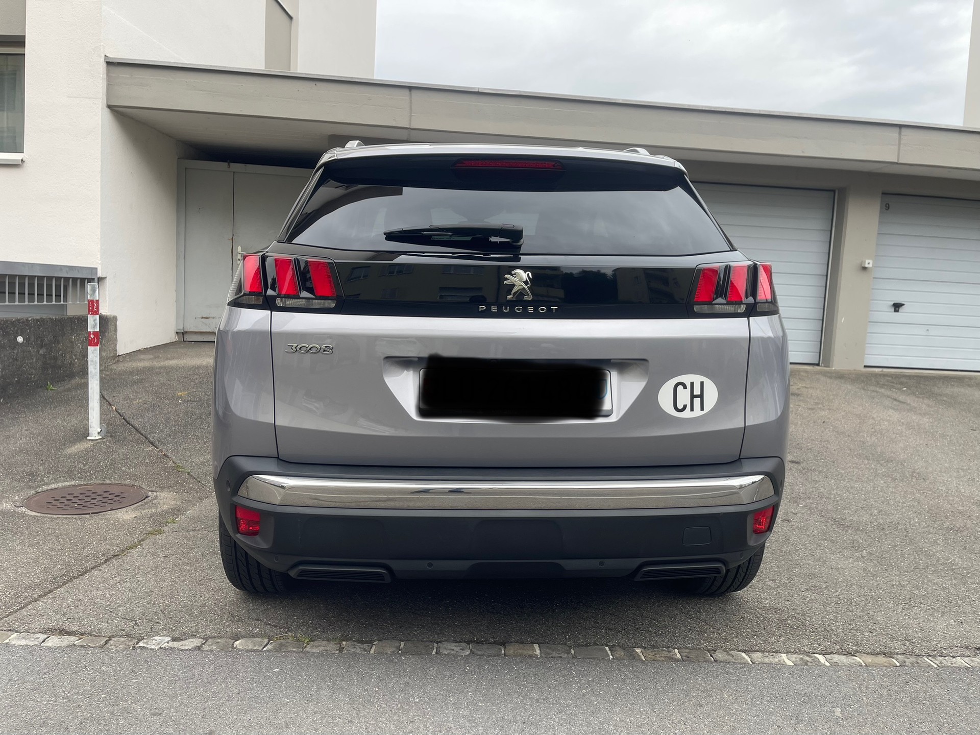 PEUGEOT 1.2 PureTech Allure-image-2