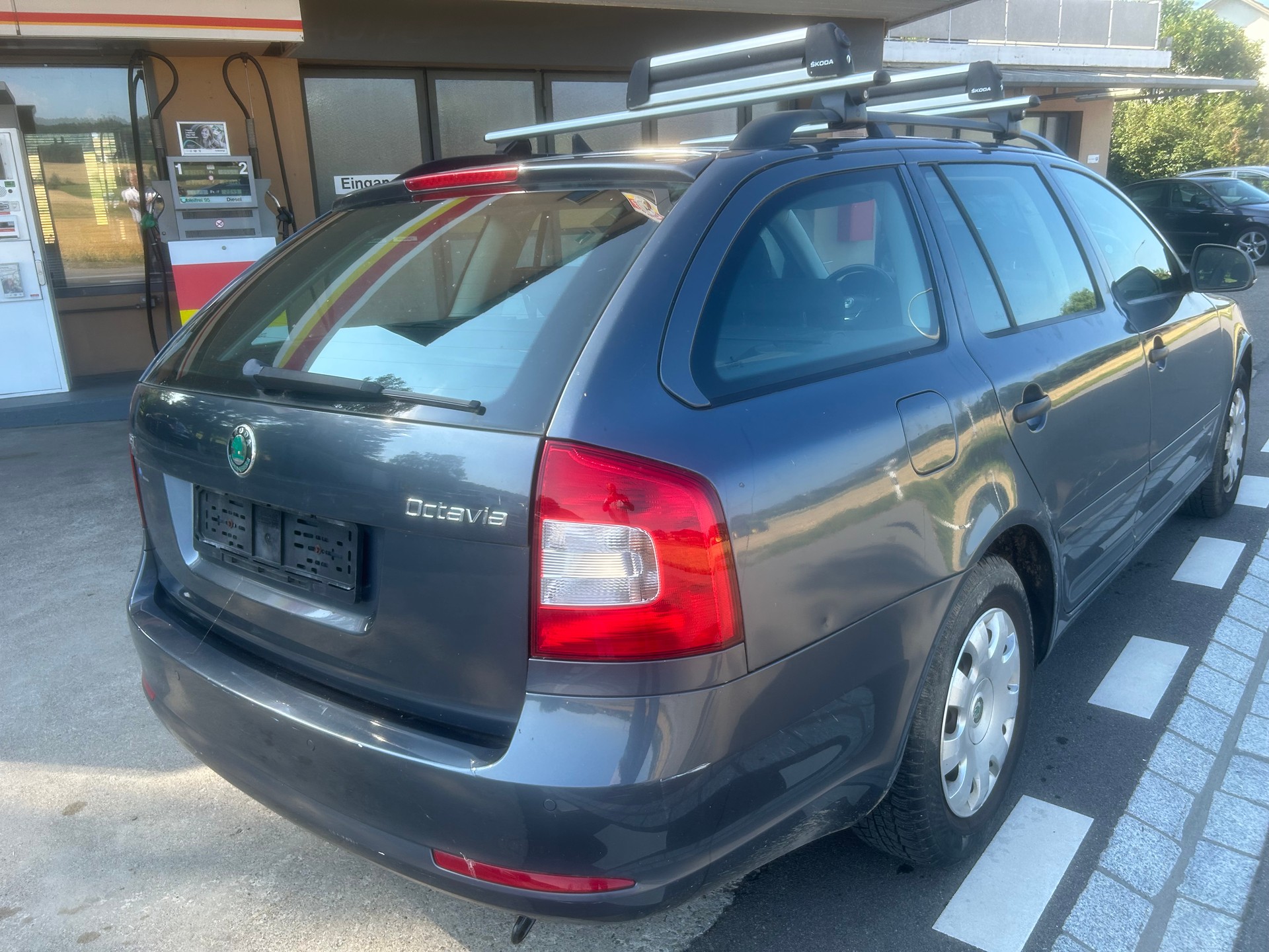SKODA Octavia Combi 1.4 TSI Ambition-image-3