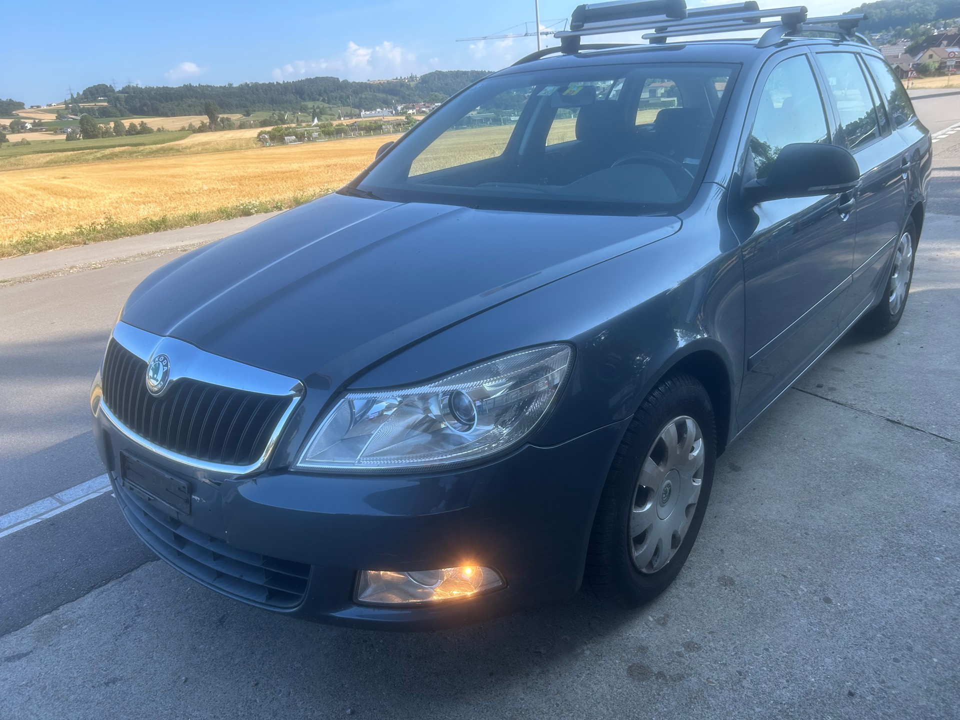 SKODA Octavia Combi 1.4 TSI Ambition-image-0