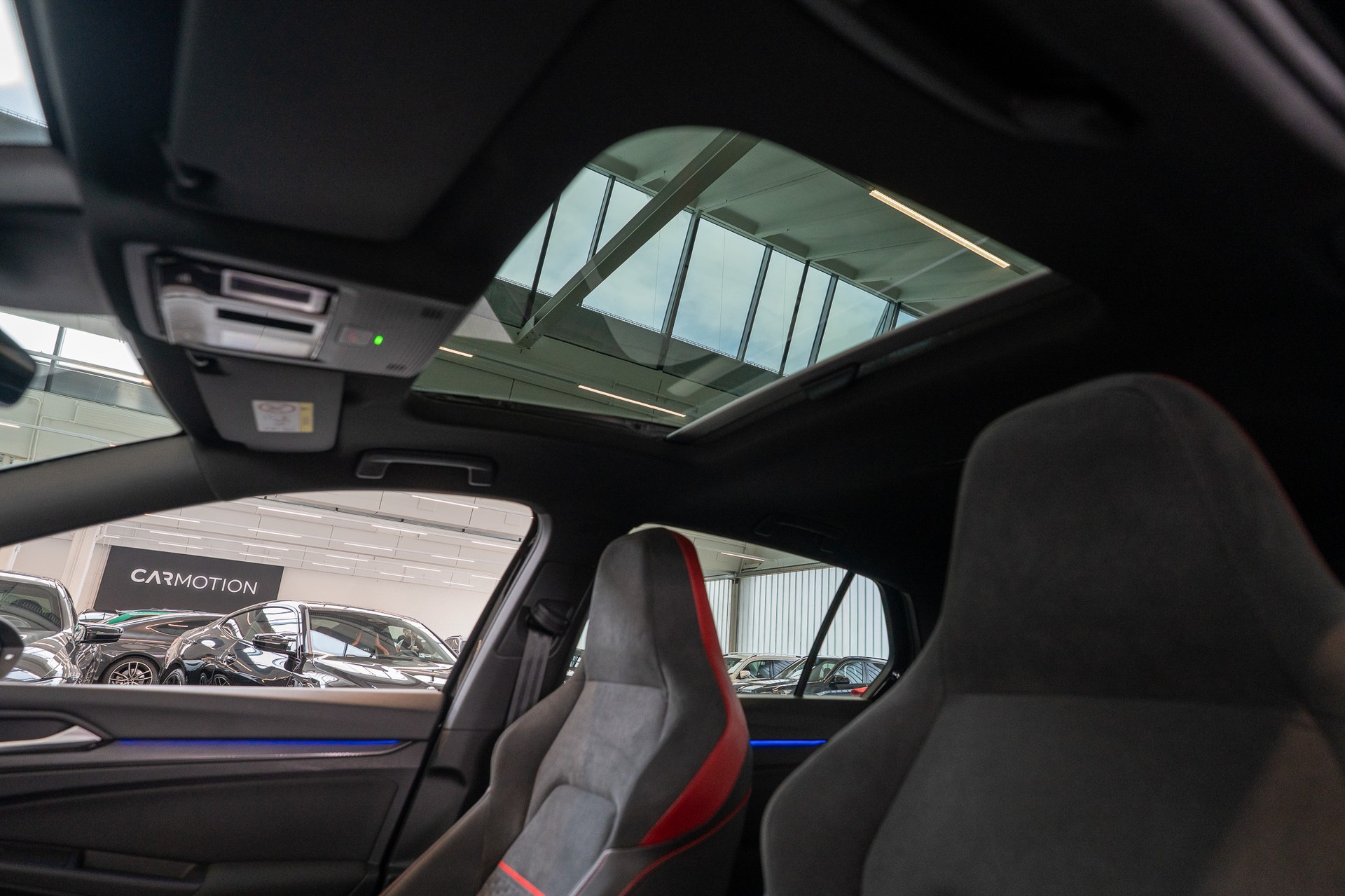 VW Golf VIII 2.0 TSI GTI Clubsport DSG / Schiebedach / Rückfahrkamera / Navi-image-10