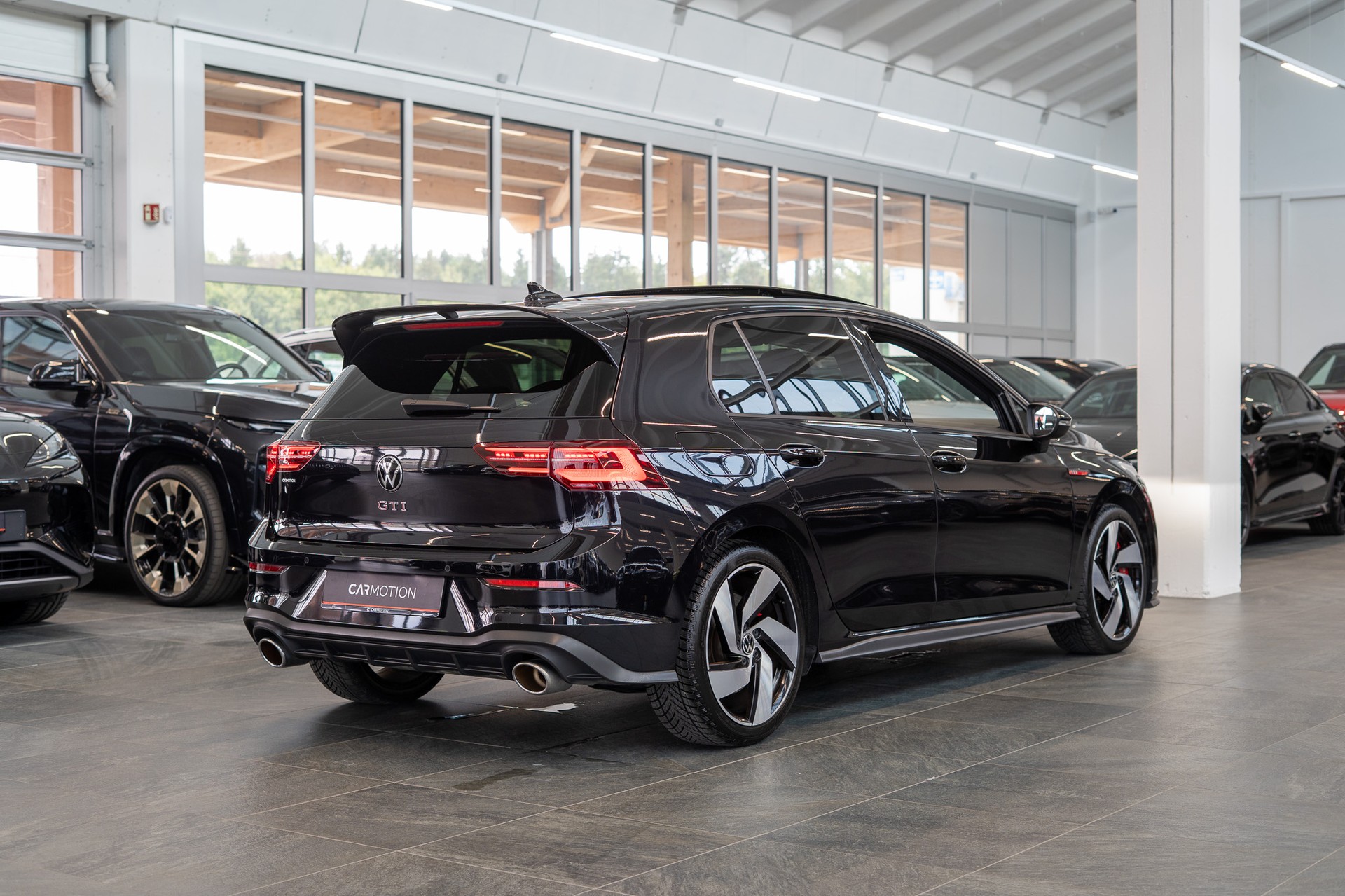 VW Golf VIII 2.0 TSI GTI Clubsport DSG / Schiebedach / Rückfahrkamera / Navi-image-6