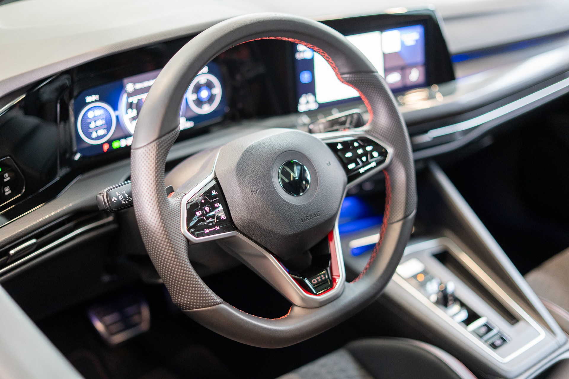 VW Golf VIII 2.0 TSI GTI Clubsport DSG / Schiebedach / Rückfahrkamera / Navi-image-7