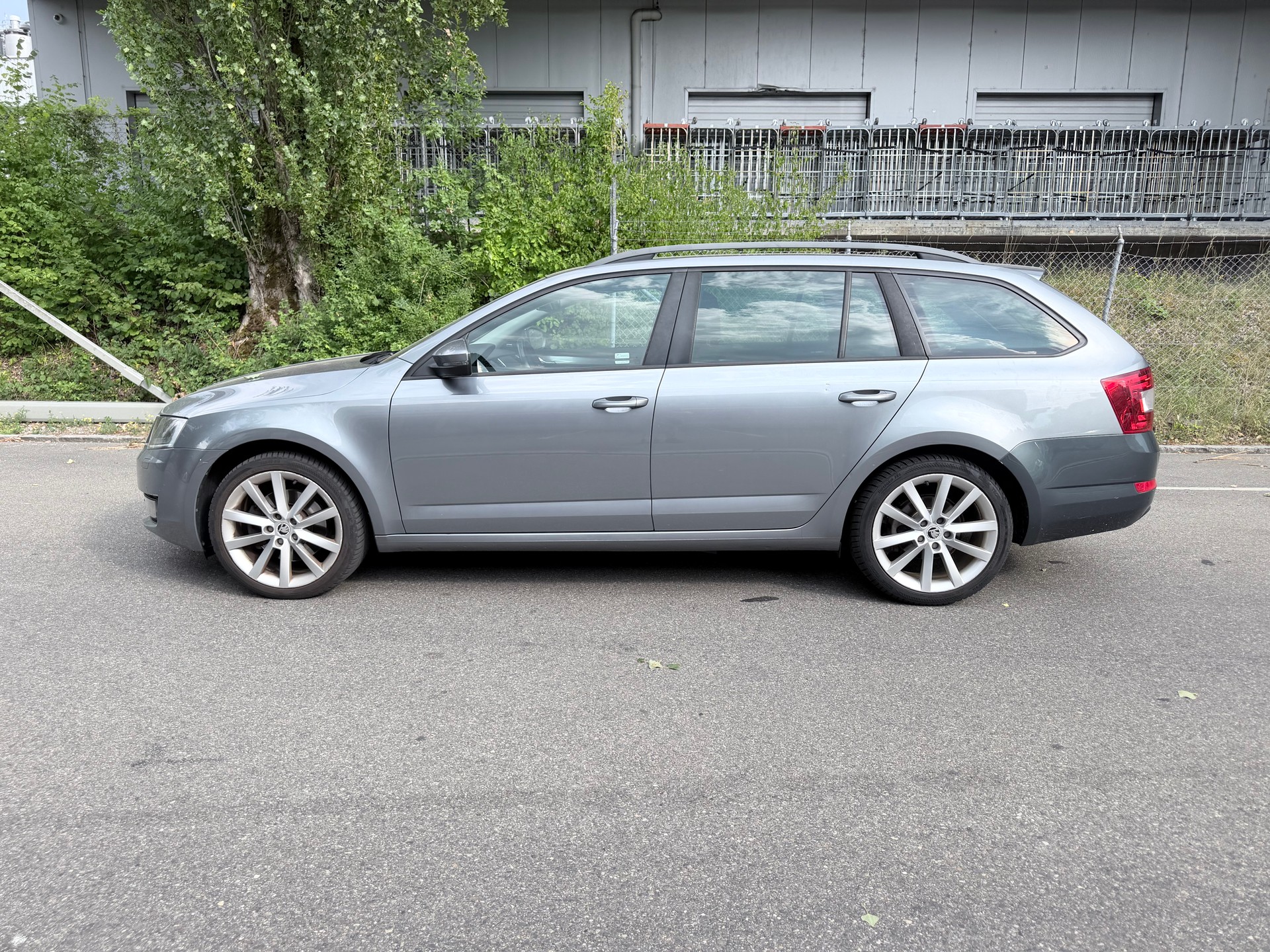 SKODA Octavia Combi 1.8 TSI Ambition 4x4 DSG-image-2