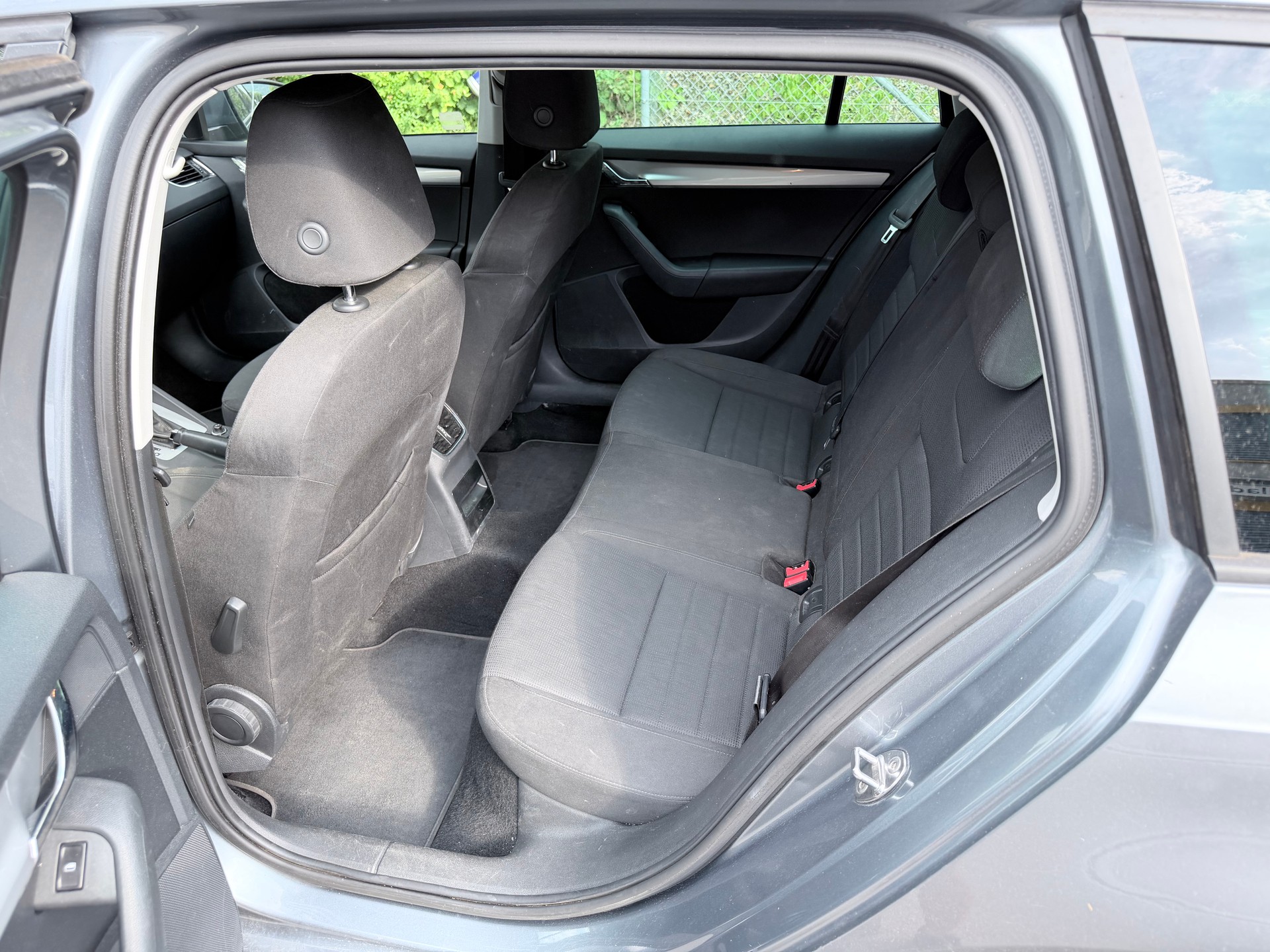 SKODA Octavia Combi 1.8 TSI Ambition 4x4 DSG-image-9
