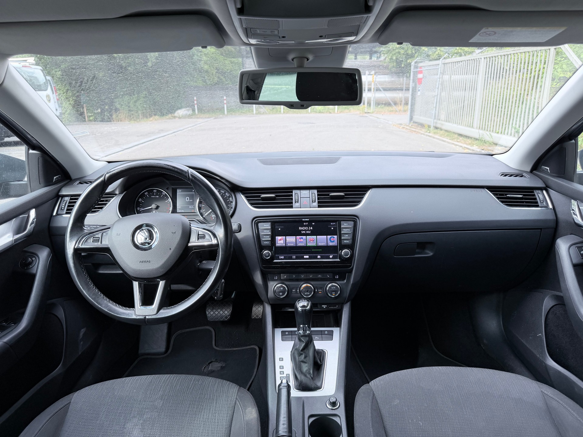 SKODA Octavia Combi 1.8 TSI Ambition 4x4 DSG-image-12