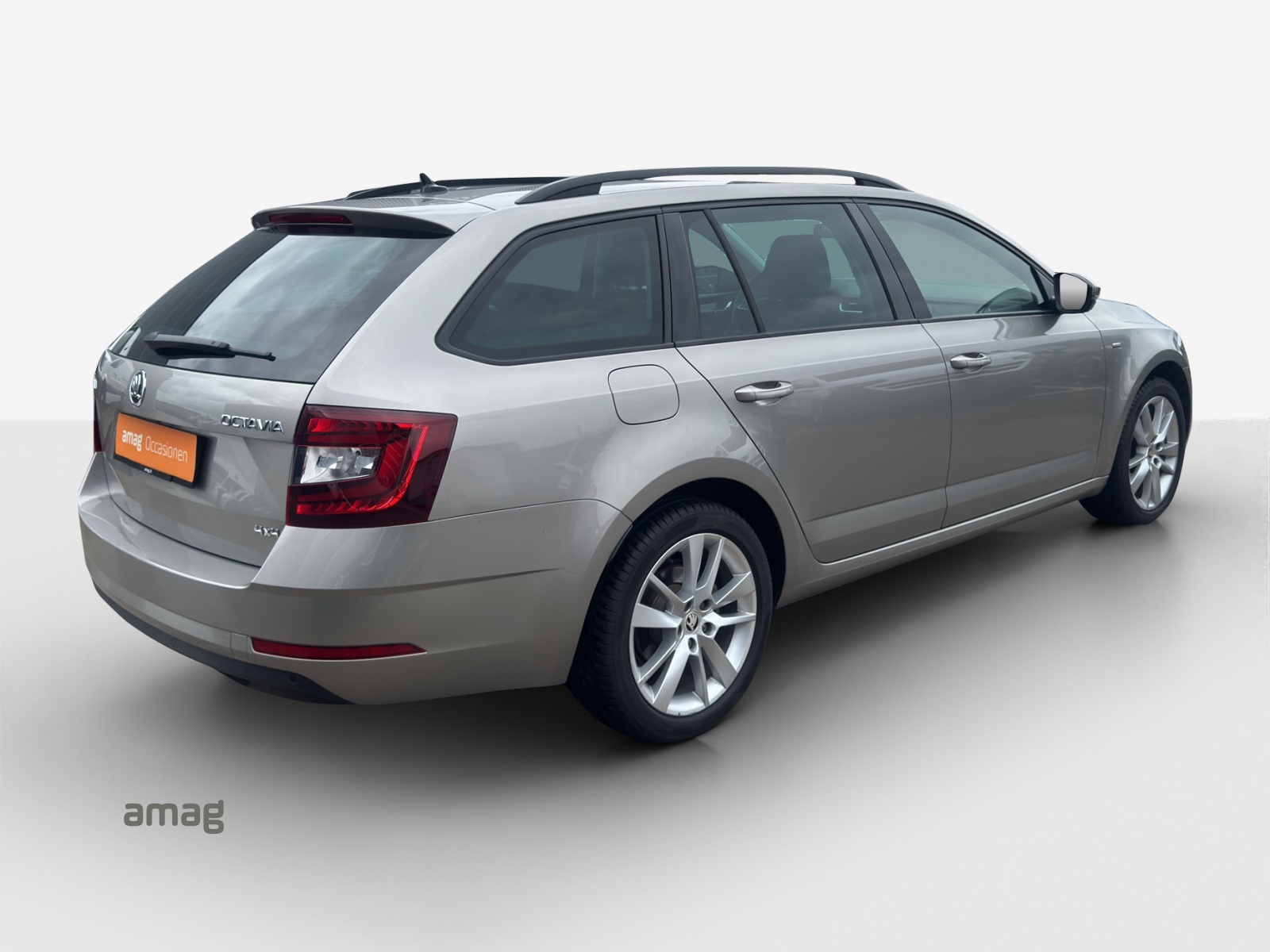 SKODA Octavia Combi 2.0 TSI Clever 4x4 DSG-image-4