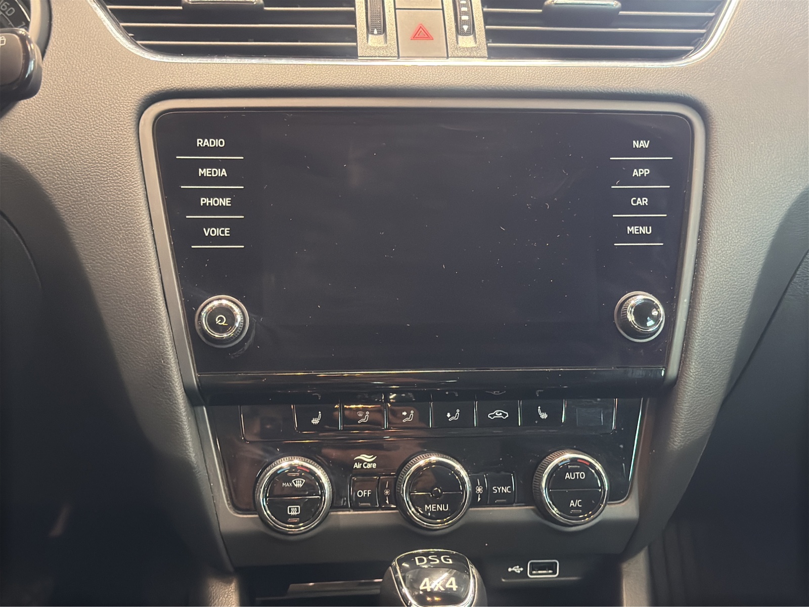 SKODA Octavia Combi 2.0 TSI Clever 4x4 DSG-image-10