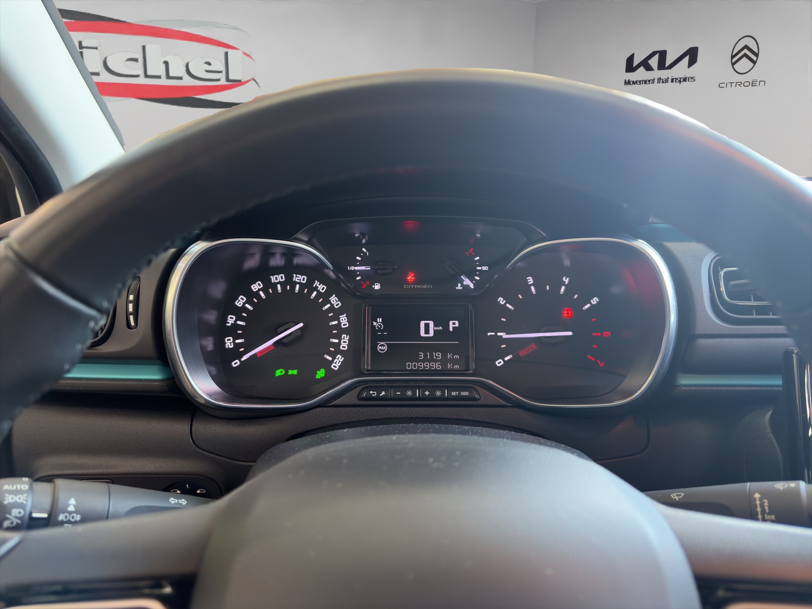 CITROEN C3 1.2i PureTech Shine Automat / Rückfahrkamera / Einparkhilfe vorne + hinten / Totwinkel-Assistent / inkl. Winterräder-image-11