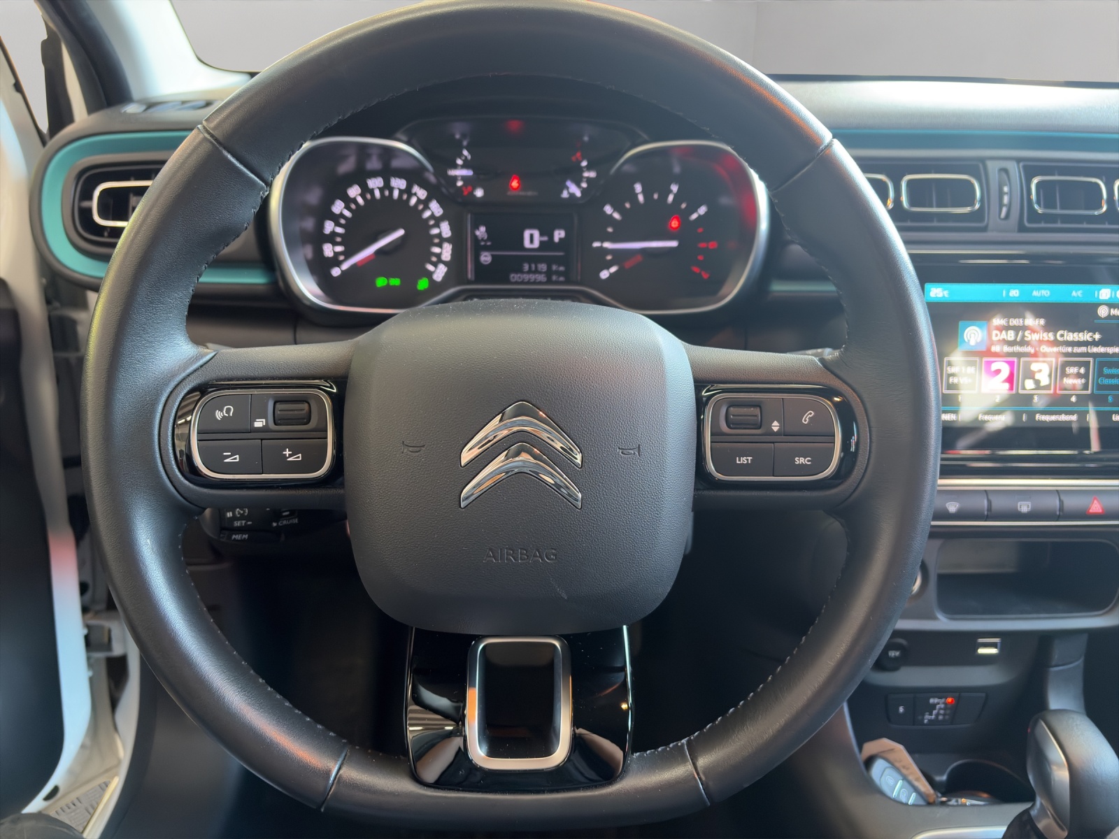 CITROEN C3 1.2i PureTech Shine Automat / Rückfahrkamera / Einparkhilfe vorne + hinten / Totwinkel-Assistent / inkl. Winterräder-image-10
