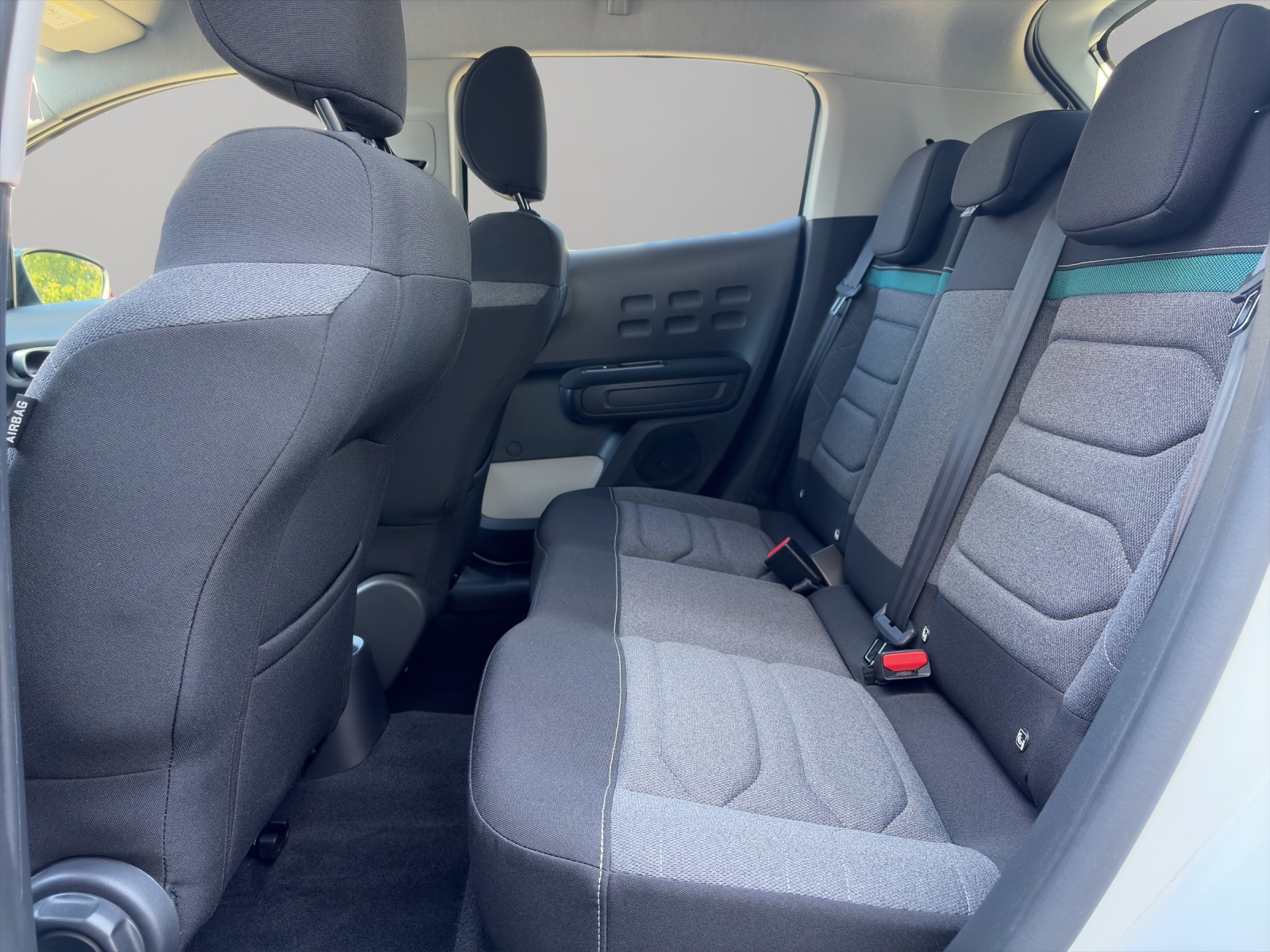 CITROEN C3 1.2i PureTech Shine Automat / Rückfahrkamera / Einparkhilfe vorne + hinten / Totwinkel-Assistent / inkl. Winterräder-image-13