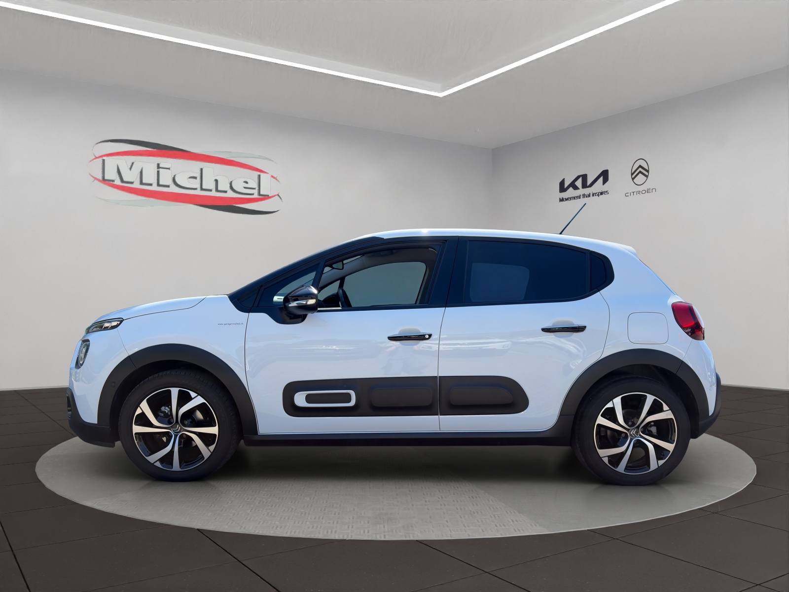 CITROEN C3 1.2i PureTech Shine Automat / Rückfahrkamera / Einparkhilfe vorne + hinten / Totwinkel-Assistent / inkl. Winterräder-image-7
