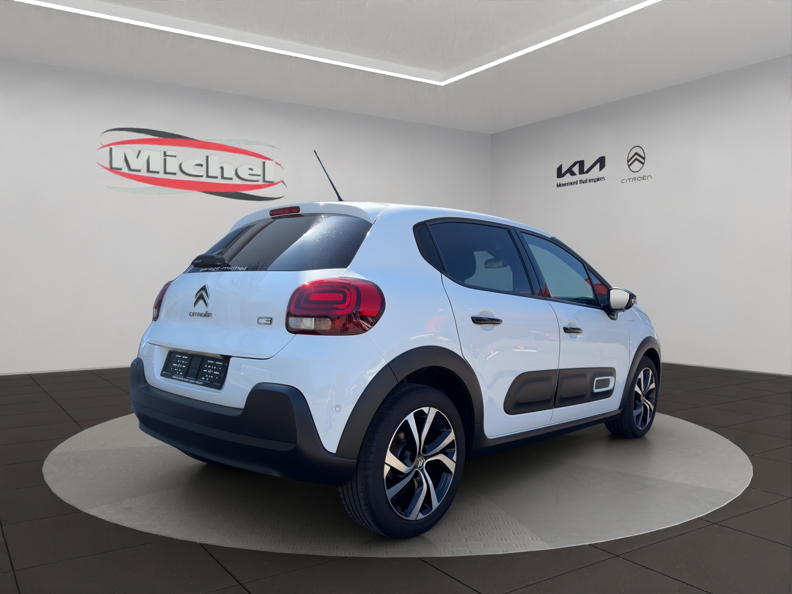CITROEN C3 1.2i PureTech Shine Automat / Rückfahrkamera / Einparkhilfe vorne + hinten / Totwinkel-Assistent / inkl. Winterräder-image-4