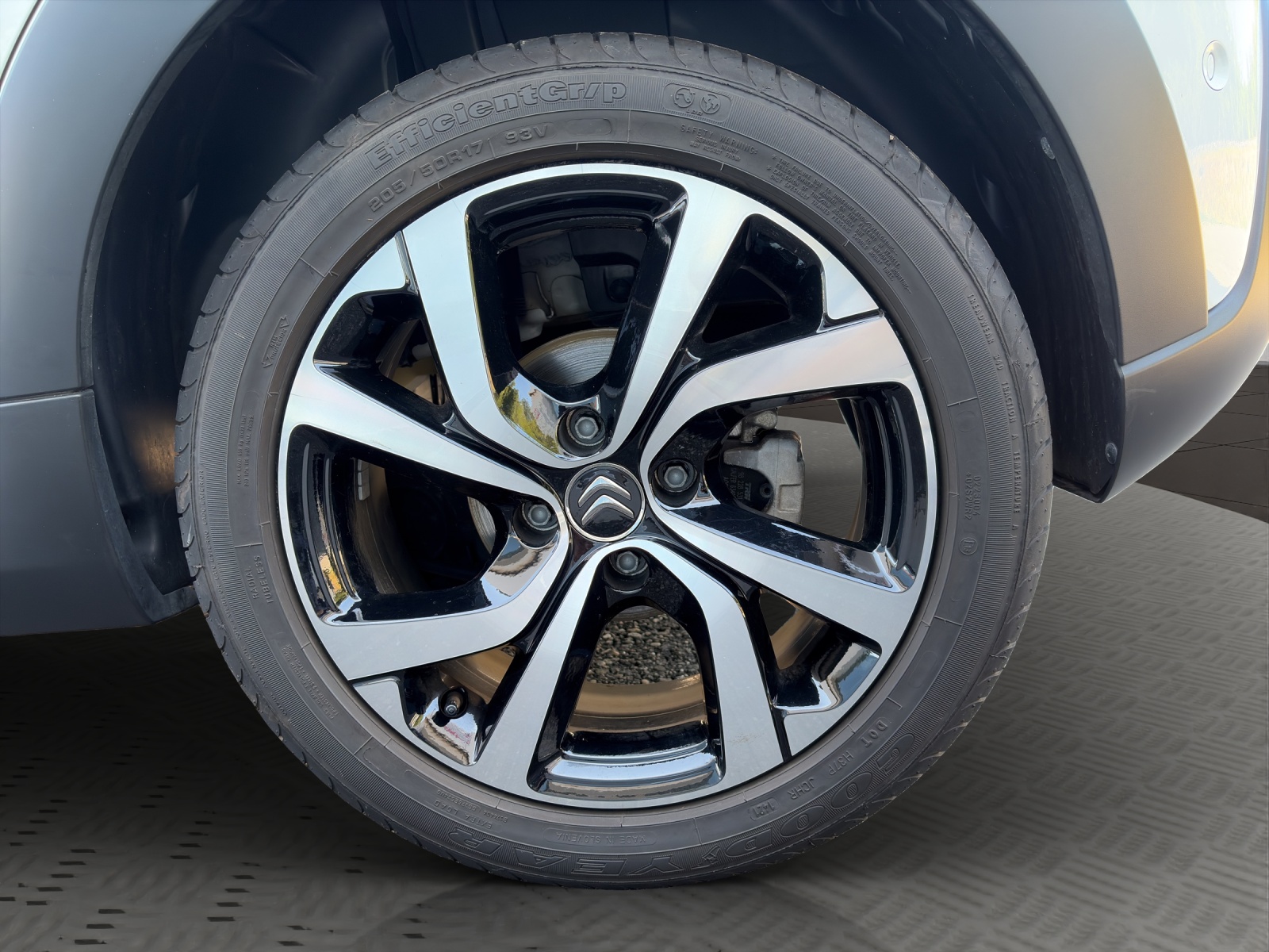 CITROEN C3 1.2i PureTech Shine Automat / Rückfahrkamera / Einparkhilfe vorne + hinten / Totwinkel-Assistent / inkl. Winterräder-image-15