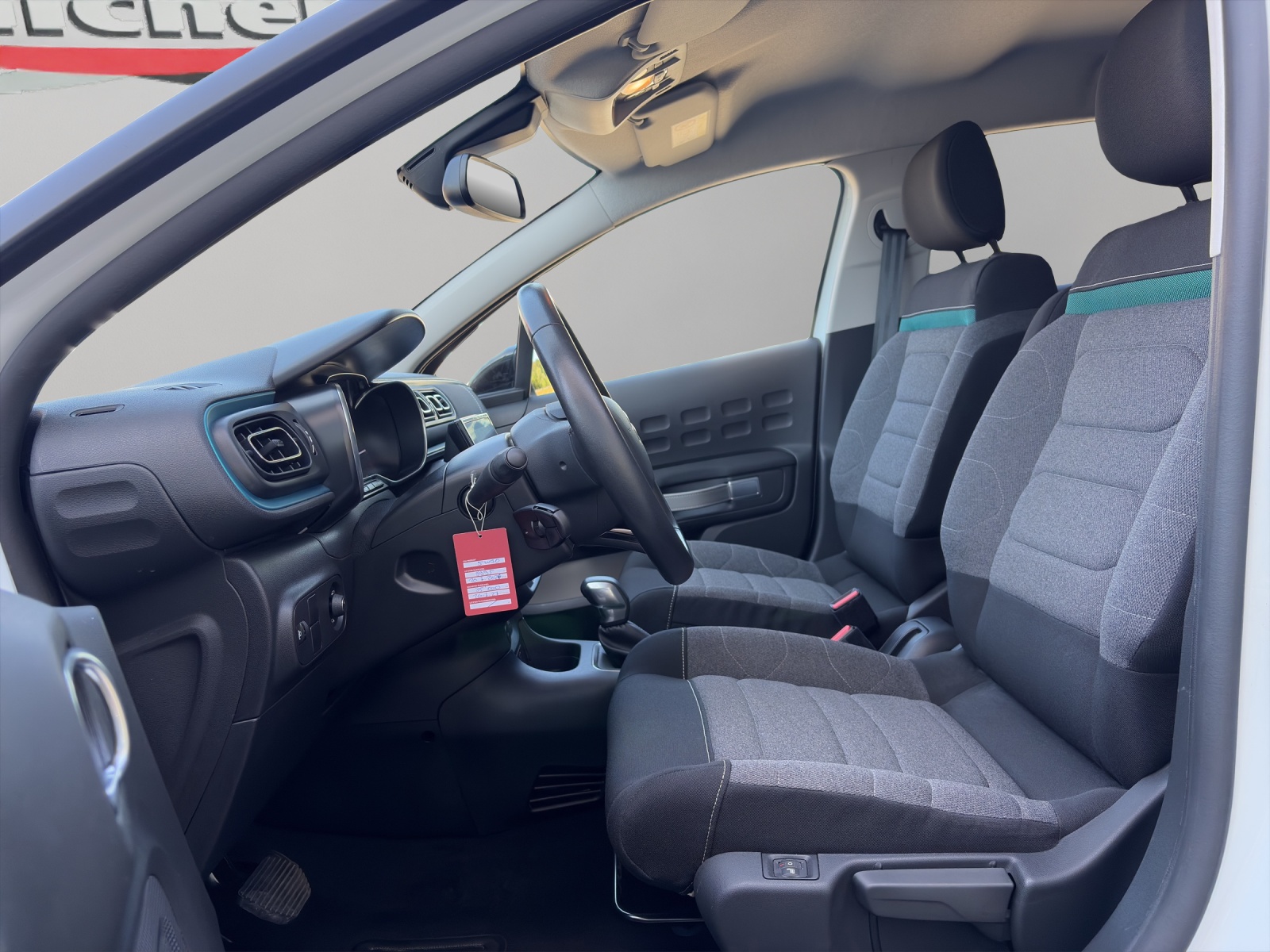 CITROEN C3 1.2i PureTech Shine Automat / Rückfahrkamera / Einparkhilfe vorne + hinten / Totwinkel-Assistent / inkl. Winterräder-image-8