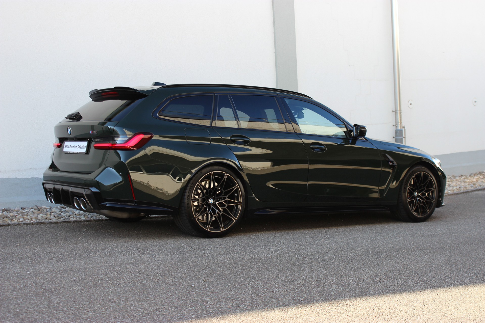 BMW M3 Touring xDrive Competition M CARBON EXTERIEURPAKET Individual *BREWSER GREEN*-image-0