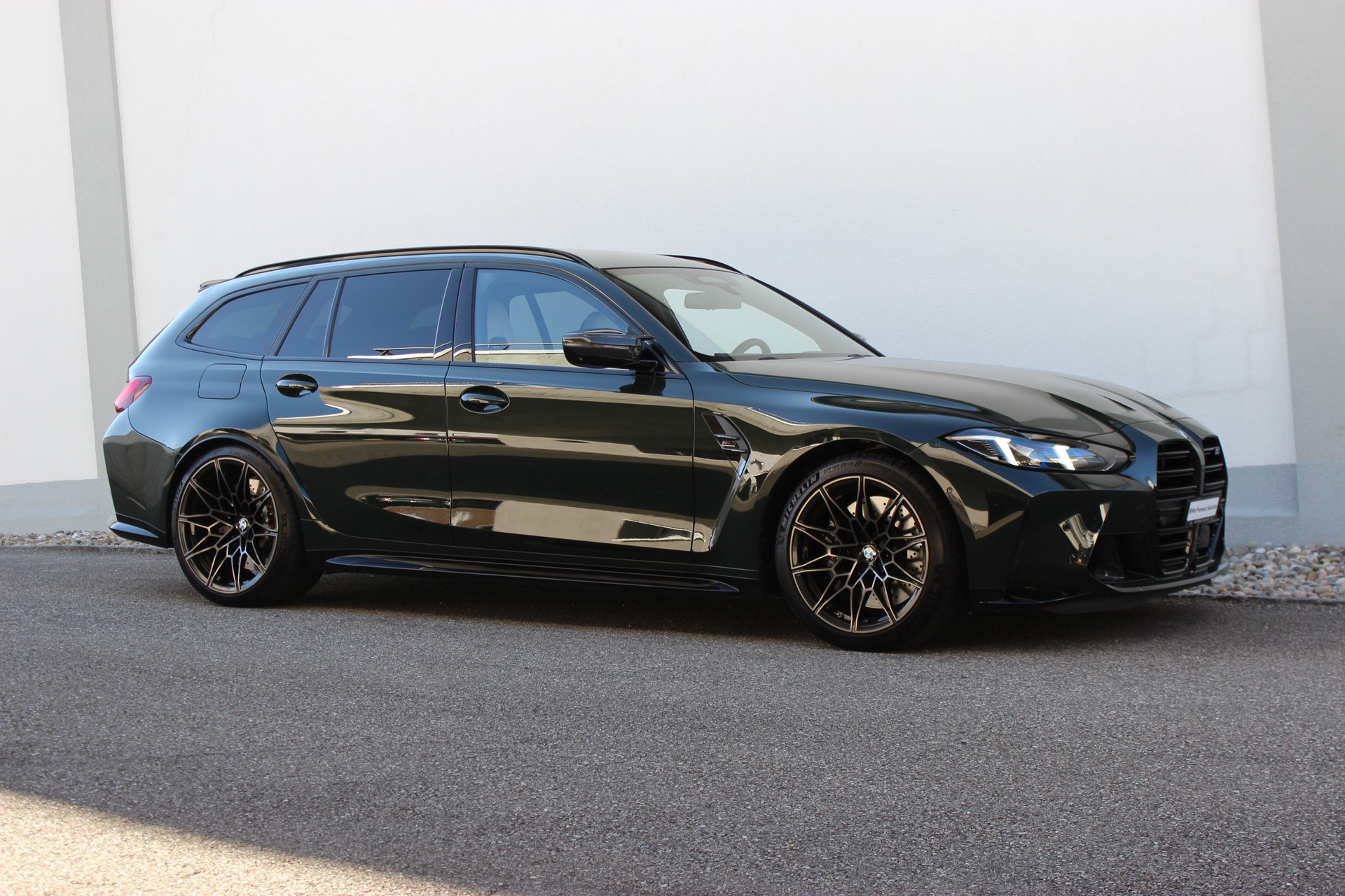 BMW M3 Touring xDrive Competition M CARBON EXTERIEURPAKET Individual *BREWSER GREEN*-image-4