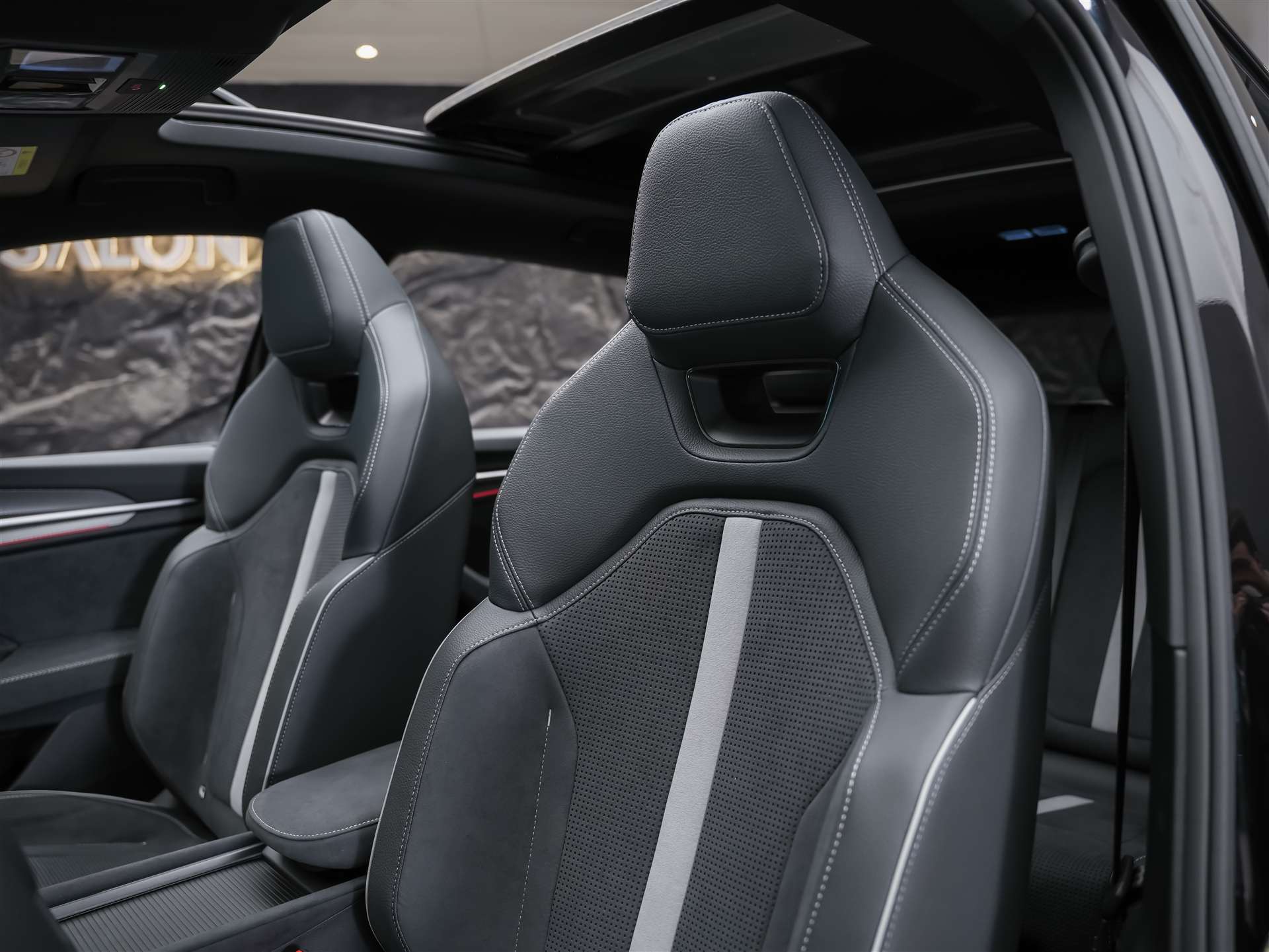 SKODA Kodiaq 2.0 TDI Sportline 4x4 *Panorama*7 Plätzer* Matrix LED*CANTON Soundsystem*-image-9