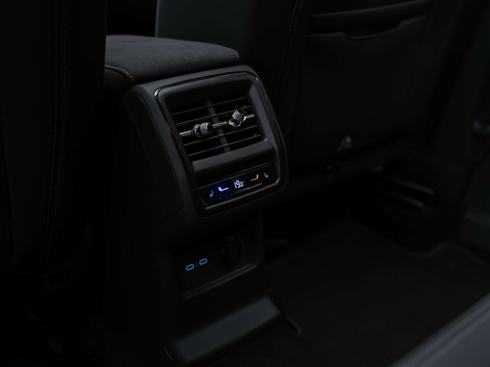 SKODA Kodiaq 2.0 TDI Sportline 4x4 *Panorama*7 Plätzer* Matrix LED*CANTON Soundsystem*-image-16