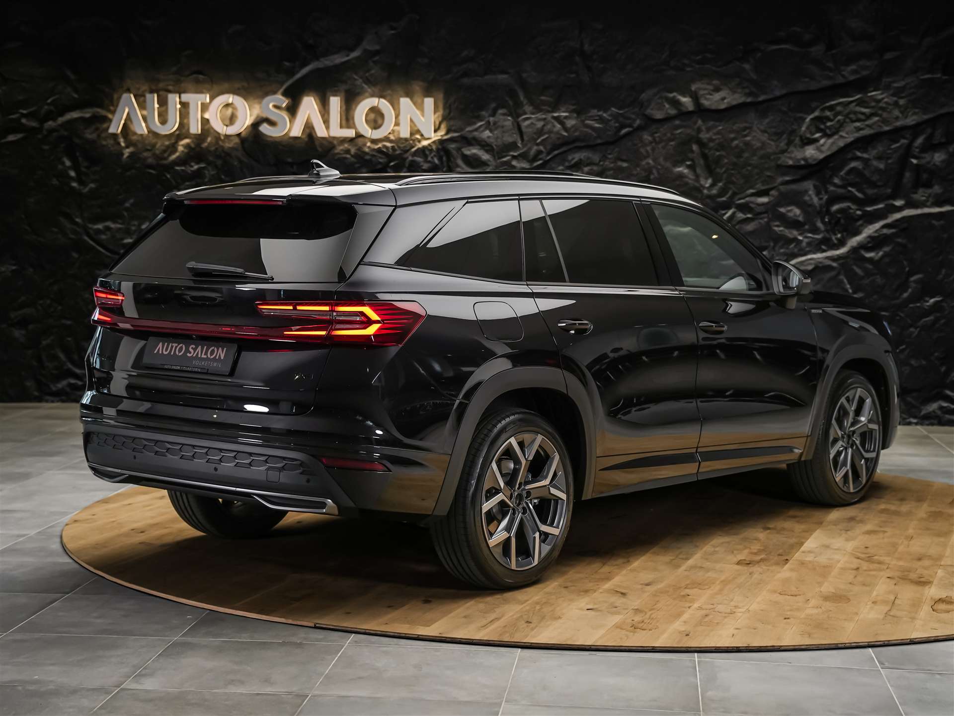 SKODA Kodiaq 2.0 TDI Sportline 4x4 *Panorama*7 Plätzer* Matrix LED*CANTON Soundsystem*-image-4